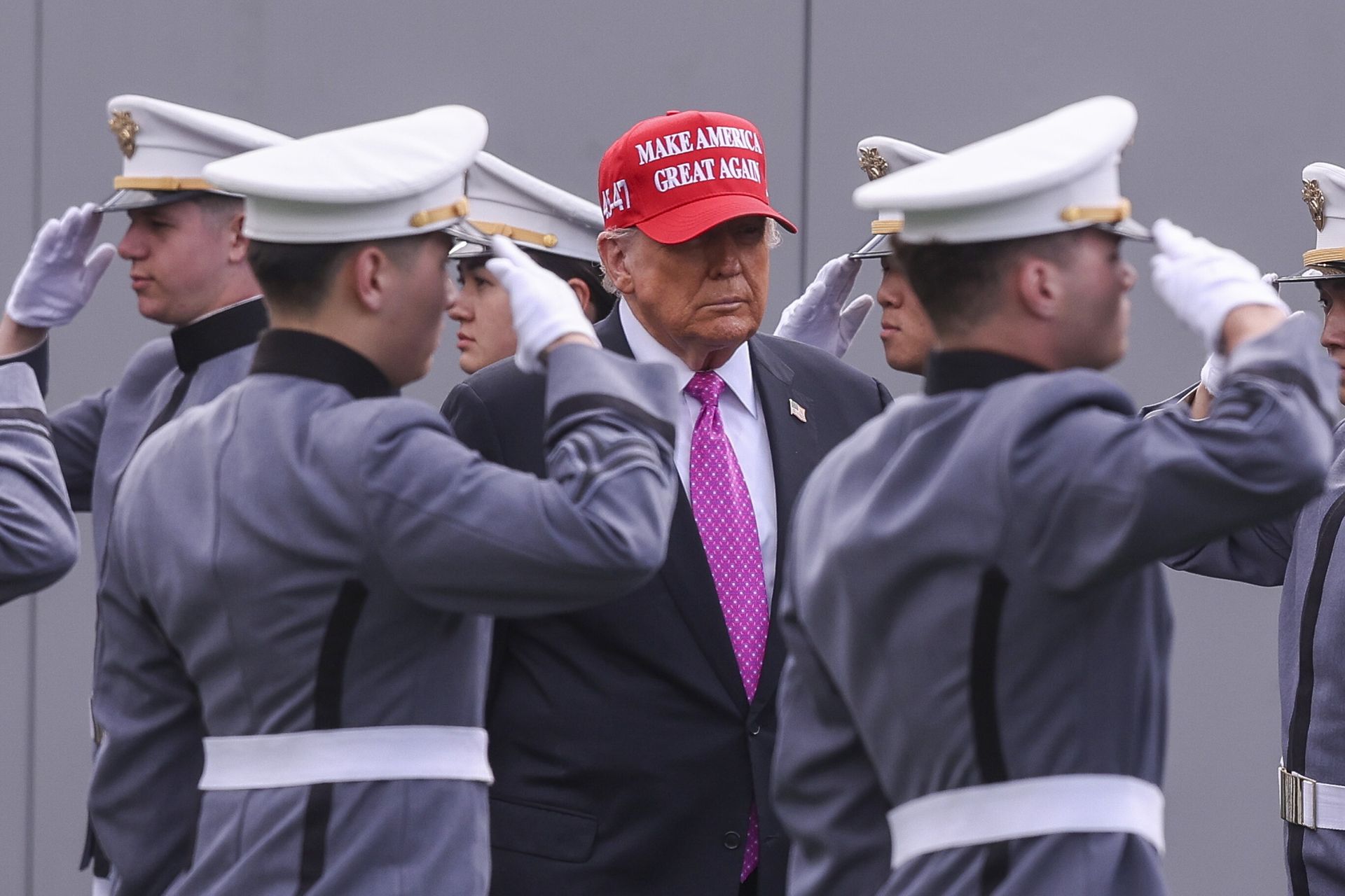 Czarne chmury nad Ukrainą? Trump chce zbliżenia z Rosją