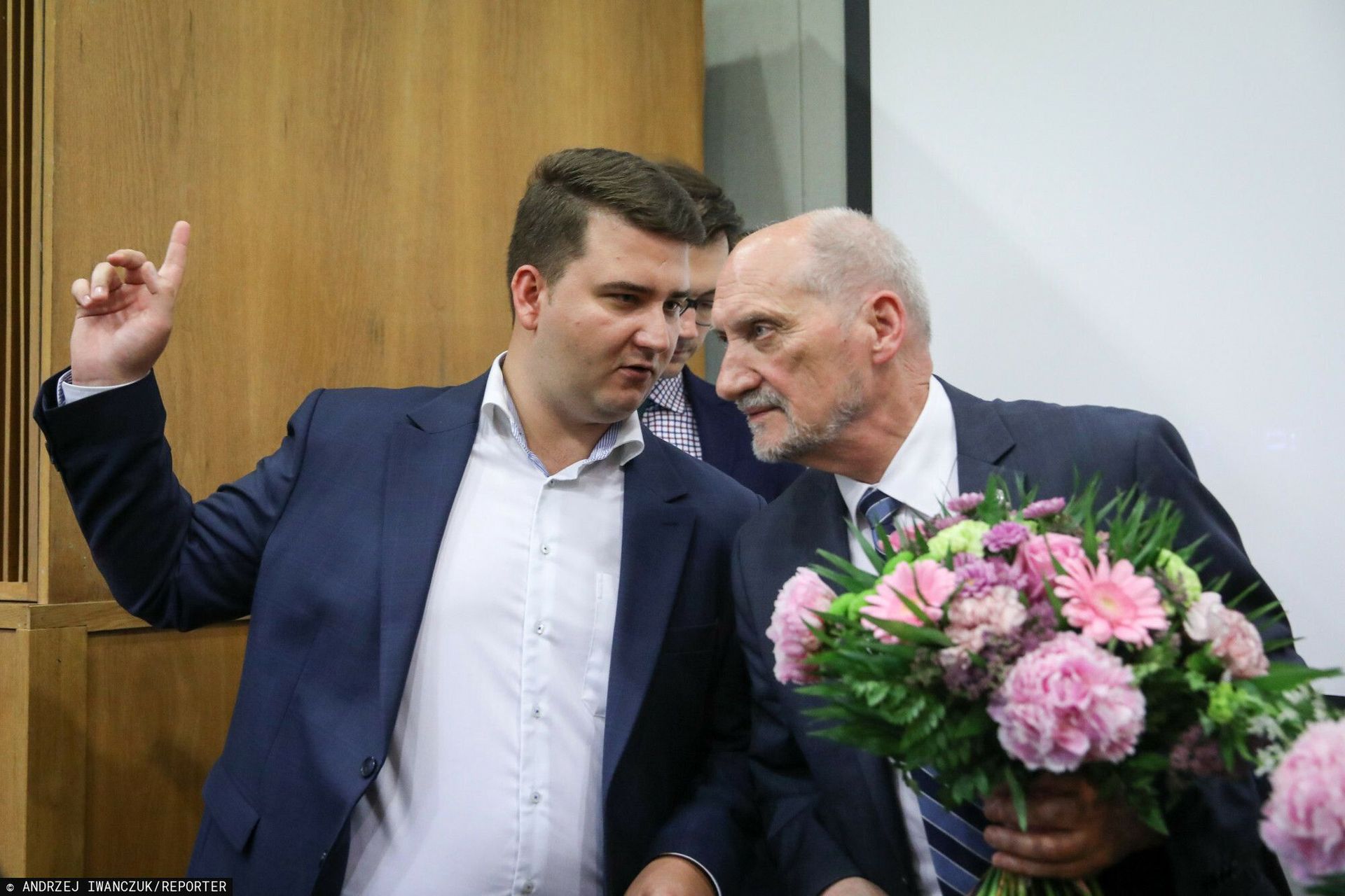 Firma znowu działa. Wiemy, co się dzieje z Bartłomiejem Misiewiczem