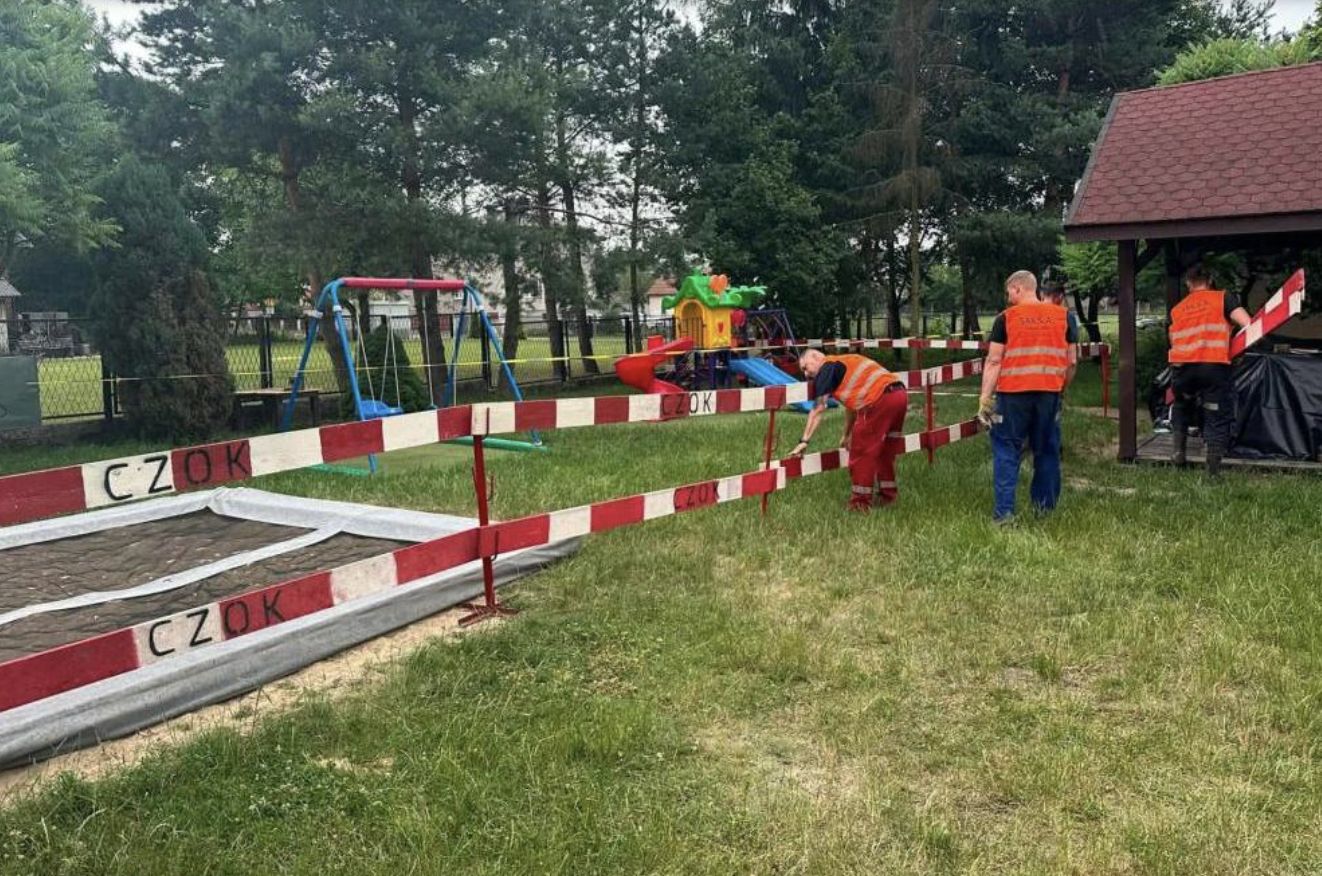 Zapadła się ziemia przy przedszkolu. Dzieci przeniesione do szkoły