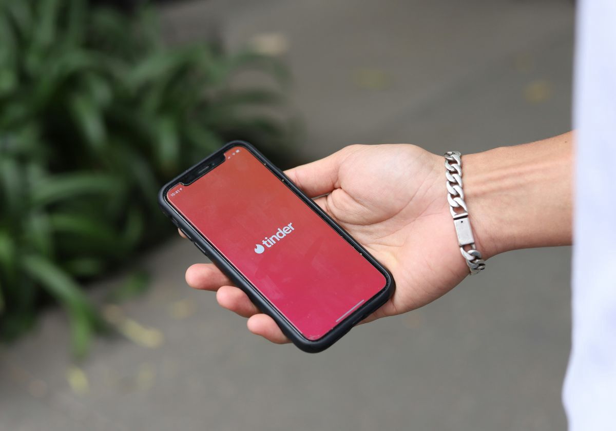 Tinder stawia na młodych. Nowe funkcje mają zmienić randkowanie online