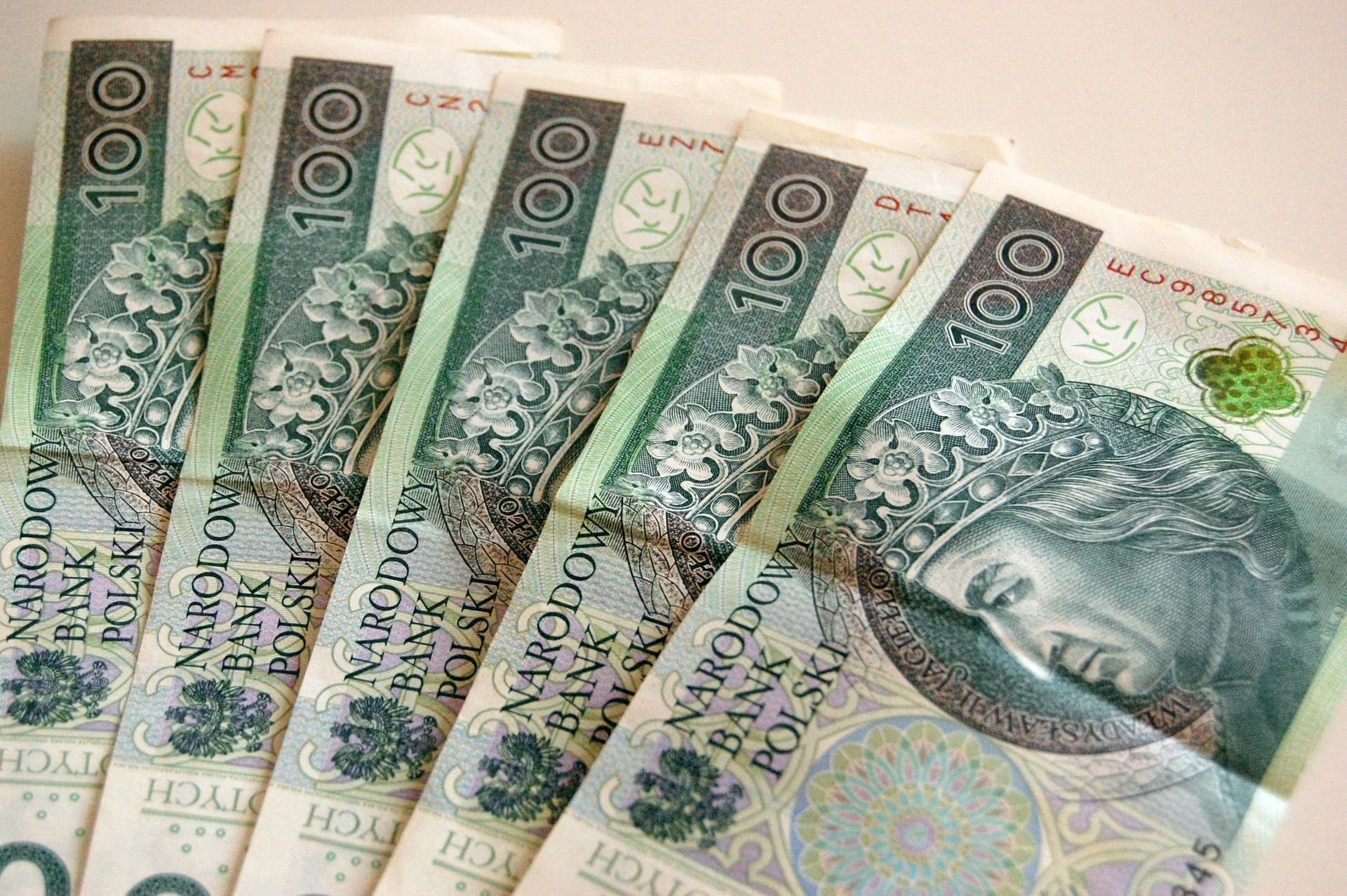 Miała zarobić 20 tys. zł, straciła dwa razy tyle. Tak działali oszuści