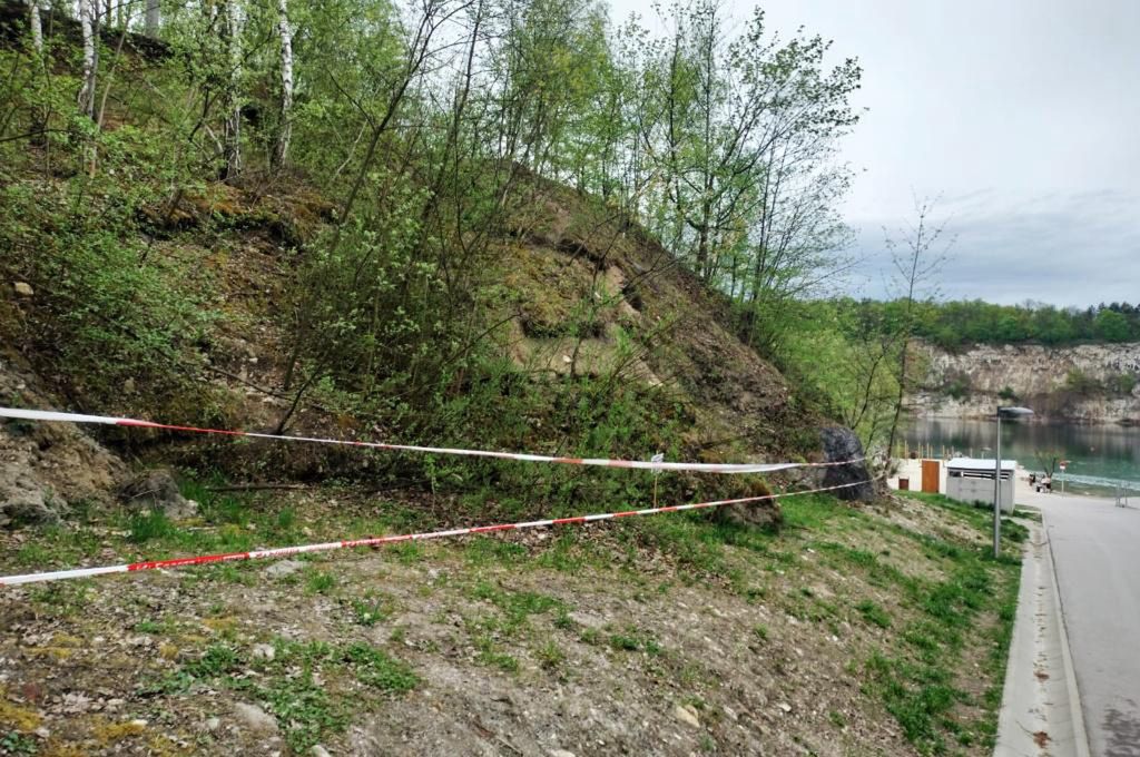 Ostrzeżenie dla mieszkańców Krakowa. Aktywne osuwisko w Parku Zakrzówek