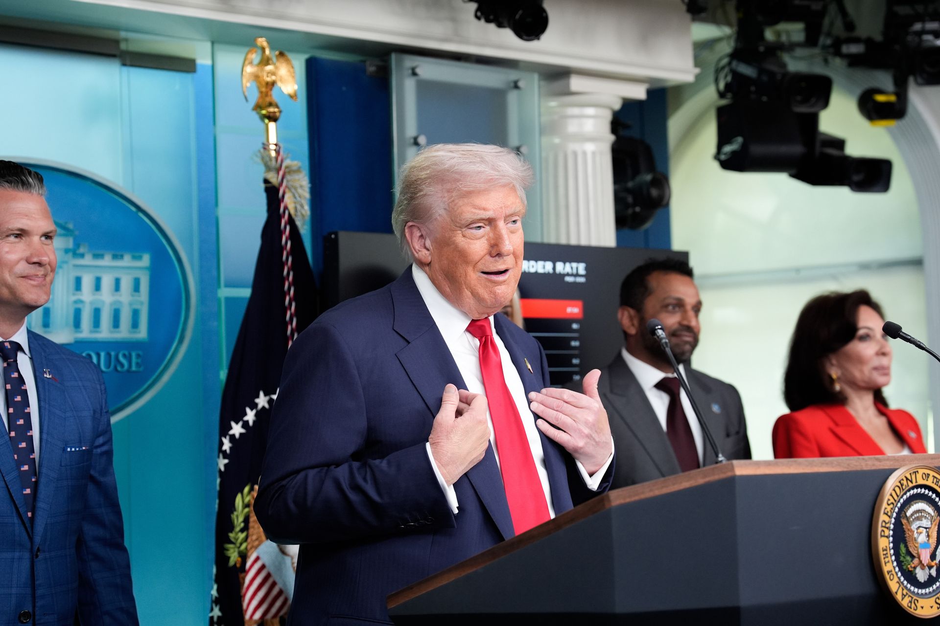 Donald Trump wciąż "wkurzony" na Putina. Ale przed Alaską zmienia ton