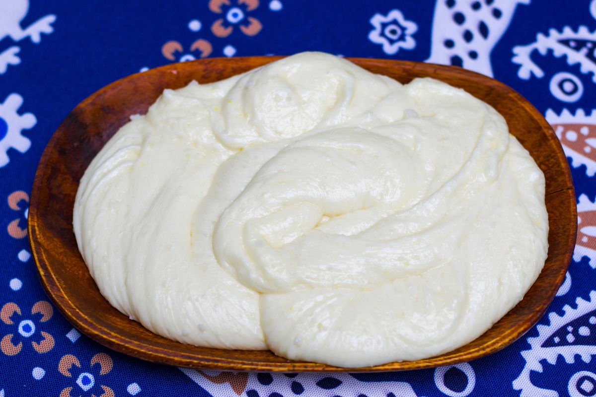 Na śniadanie robię gruzińską kaszkę. Płatki śniadaniowe kurzą się w szafce