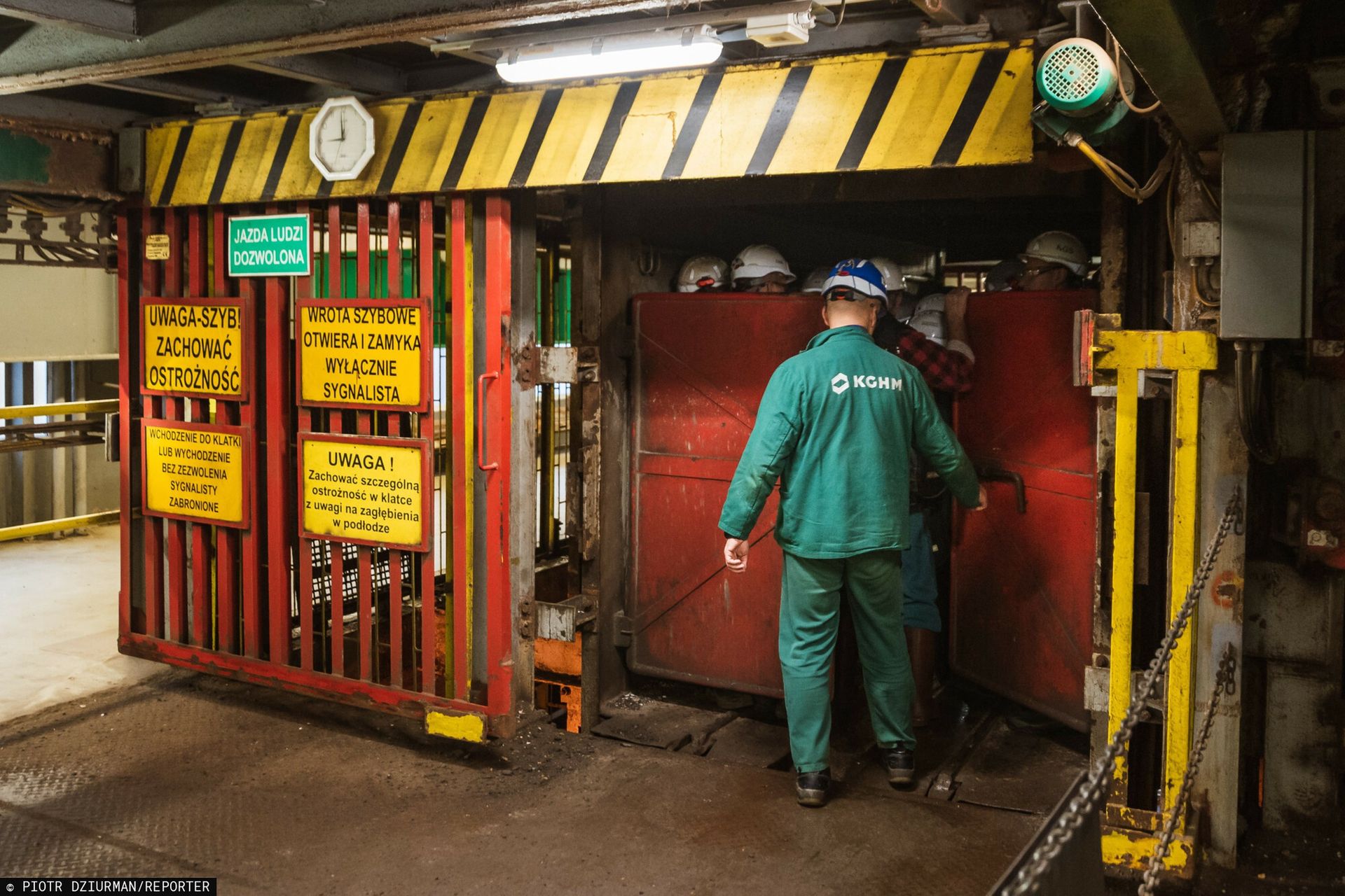 Górnik uwięziony w koparce. Akcja ratunkowa w kopalni