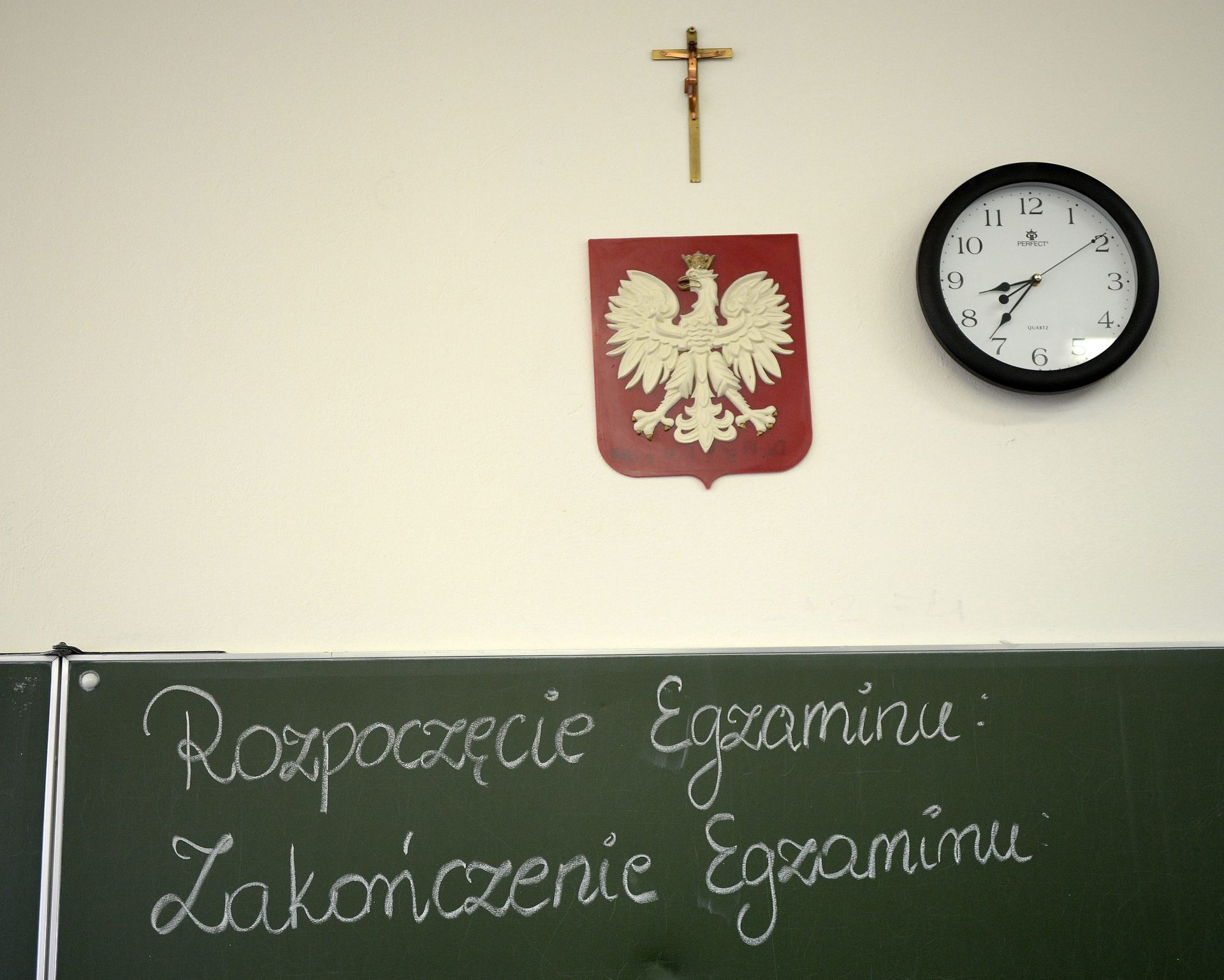 Nauczycielka miała wyrzucić krzyż do kosza. Wójt idzie do prokuratury