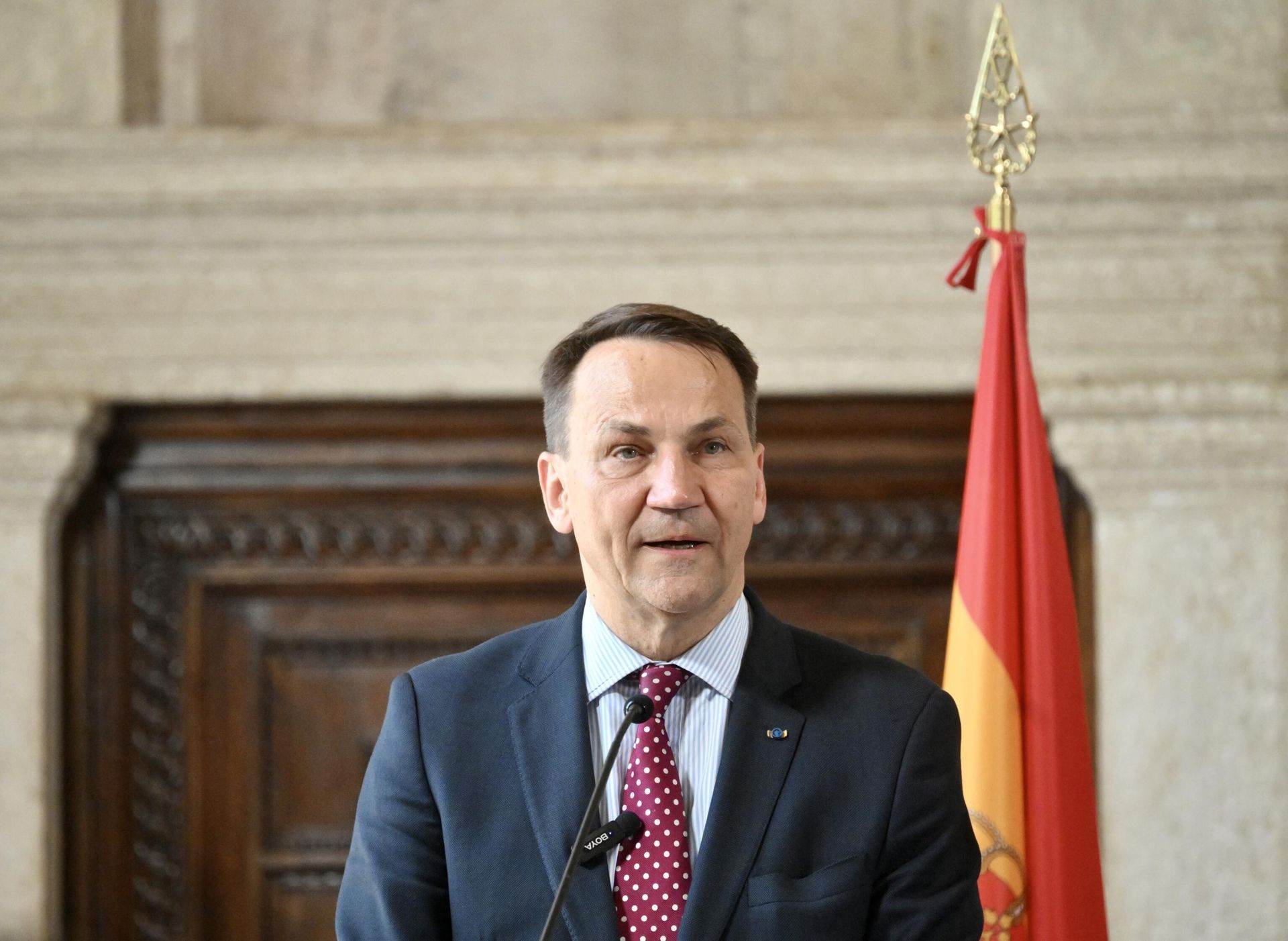 Sikorski ostrzega przed nielegalnym nagrywaniem. "Falenta kiblował dwa lata"
