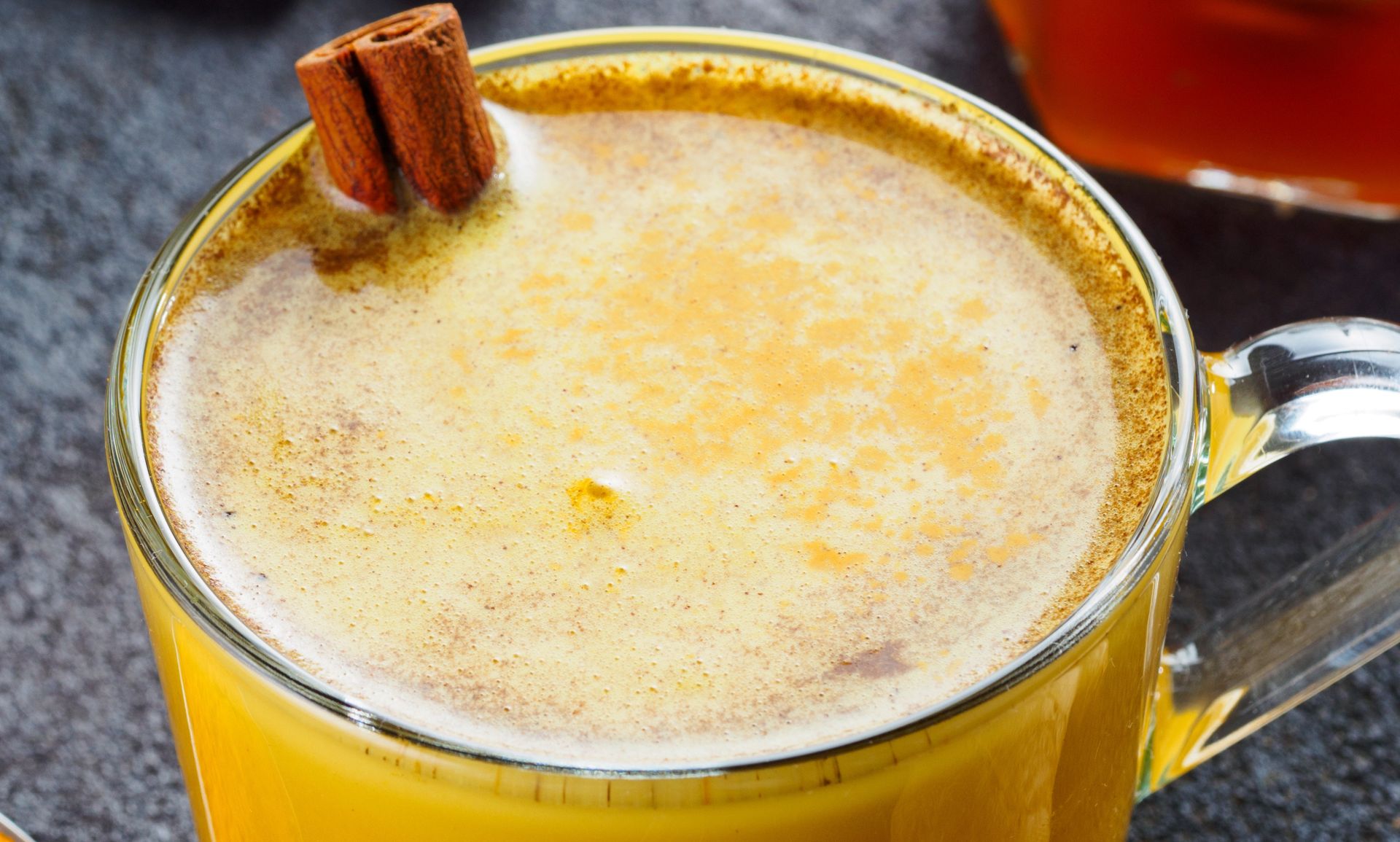 Wypij wieczorem zamiast zwykłej herbaty. Ukoi skołatane nerwy i pomoże zasnąć