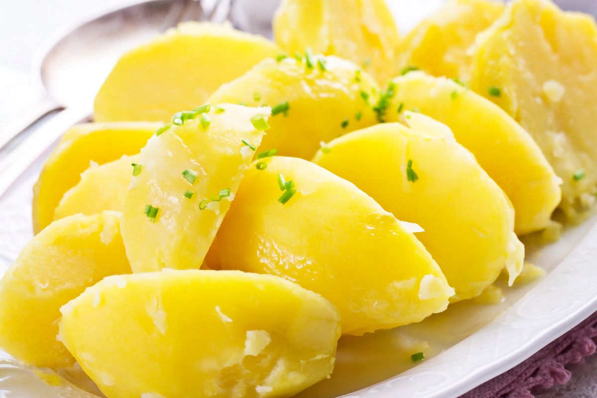 Ziemniaki gotuję w ten sposób. Mają o wiele więcej smaku