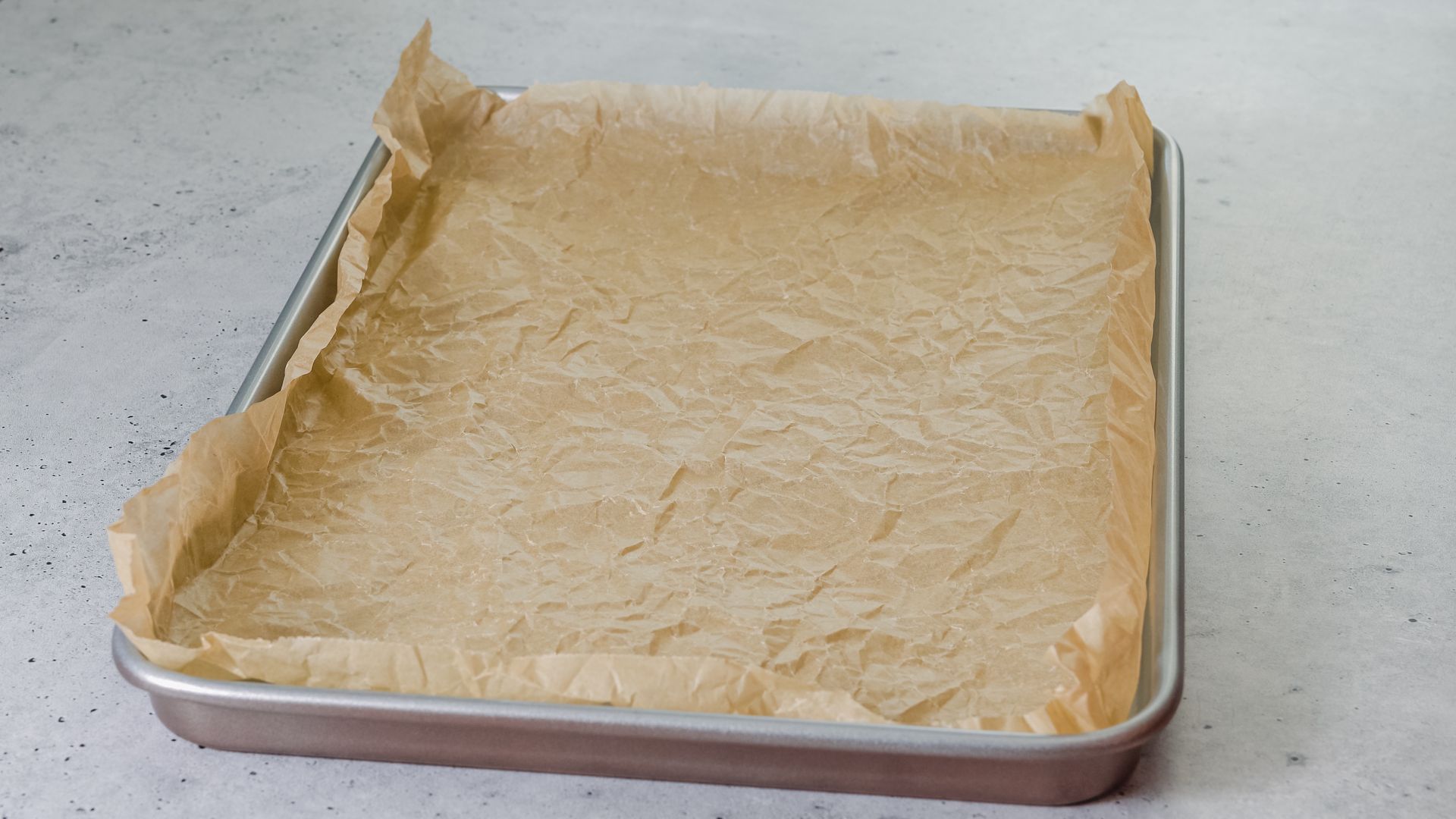 Gdzie wyrzucić papier do pieczenia? Nazwa może zmylić