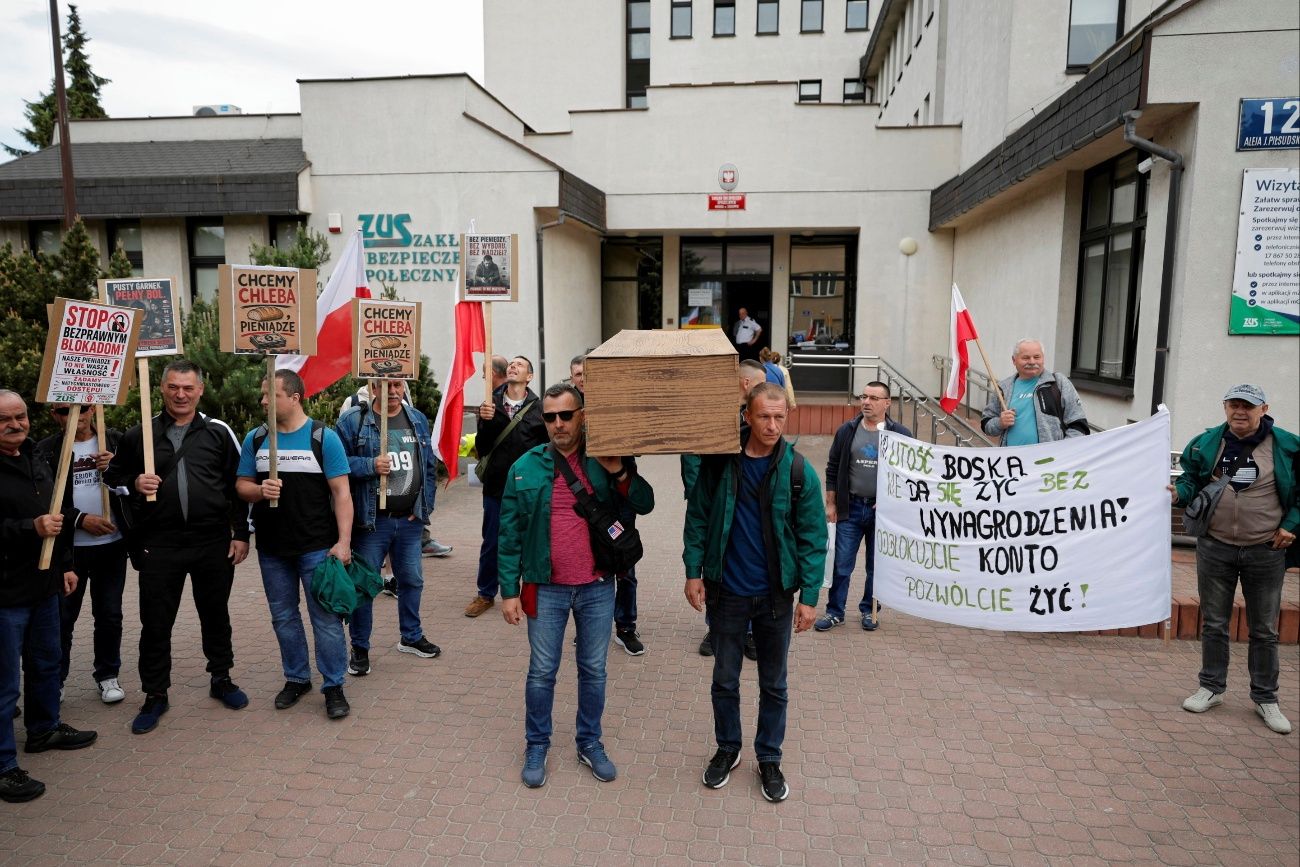 Jedyny taki zakład w Polsce upada. 350 pracowników bez pensji za maj