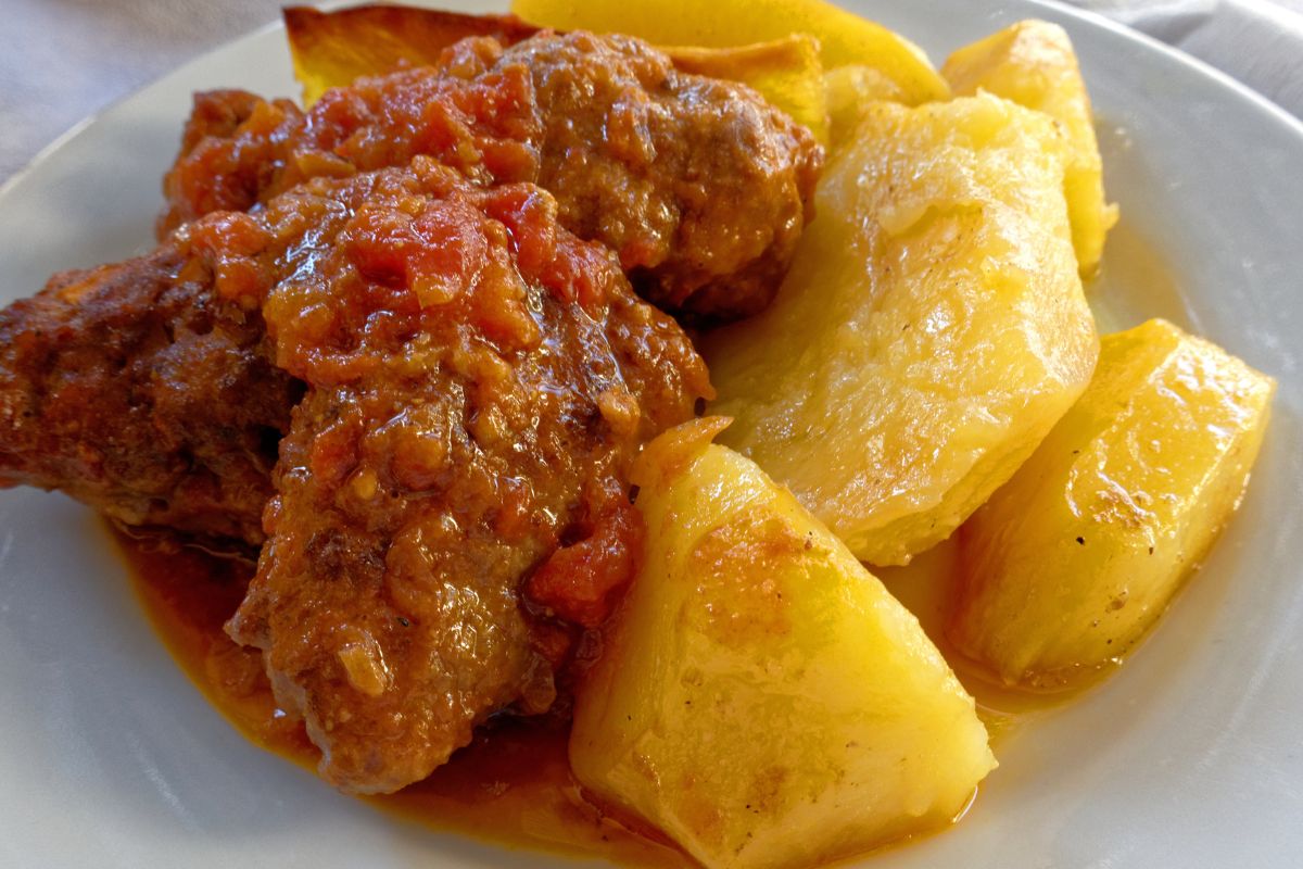 Tak w Grecji robią klopsy. W środku przyprawa znana z deserów, ale tutaj pasuje jak ulał