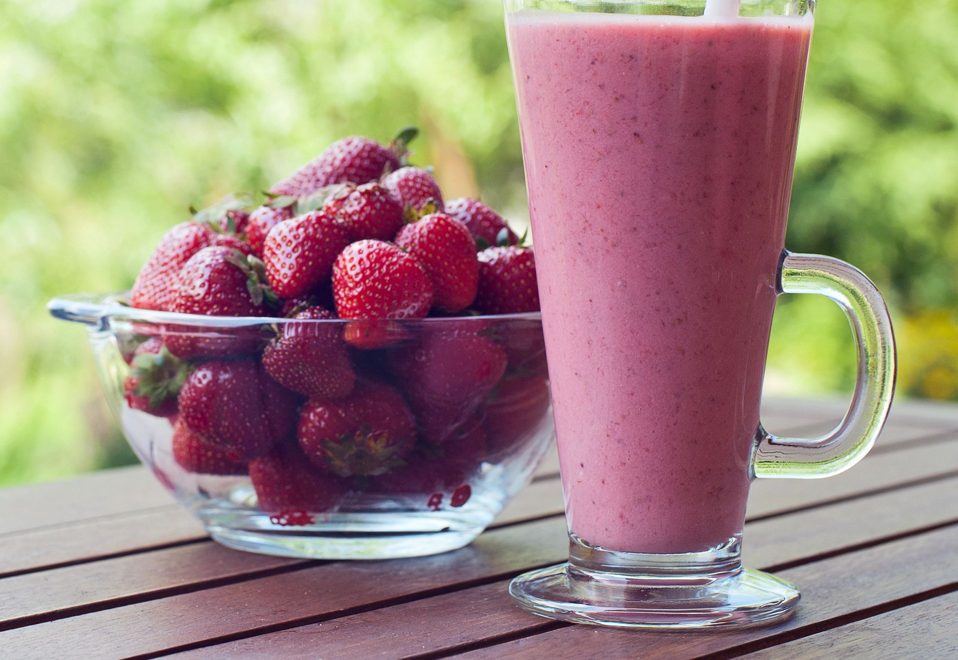 Koktajl truskawkowy robię bez śmietany. Stawiam na lżejszy dodatek