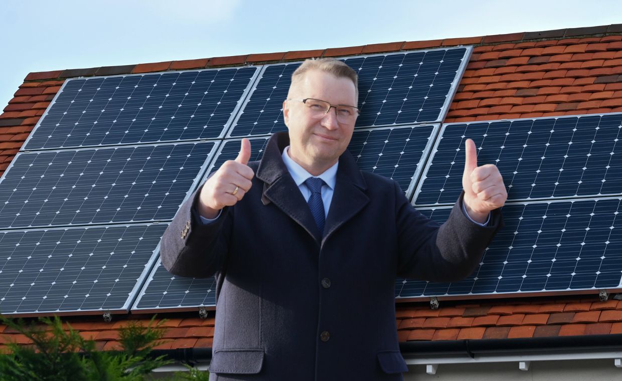 "Zdemontuję to świństwo". Poeta zapowiada ws. fotowoltaiki na domu