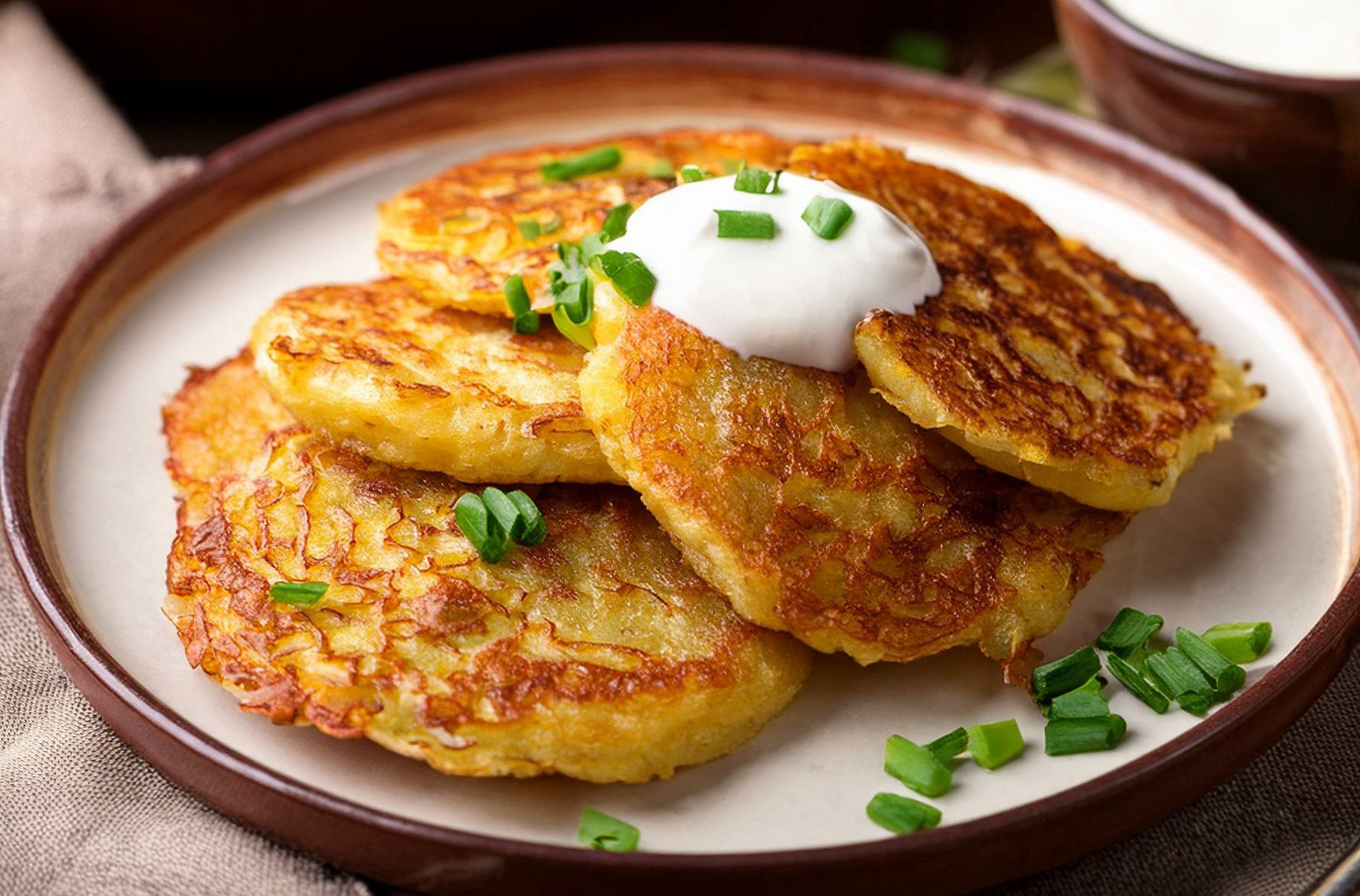 Nasi sąsiedzi robią placki ziemniaczane inaczej. Kluczem do sukcesu jest jeden składnik
