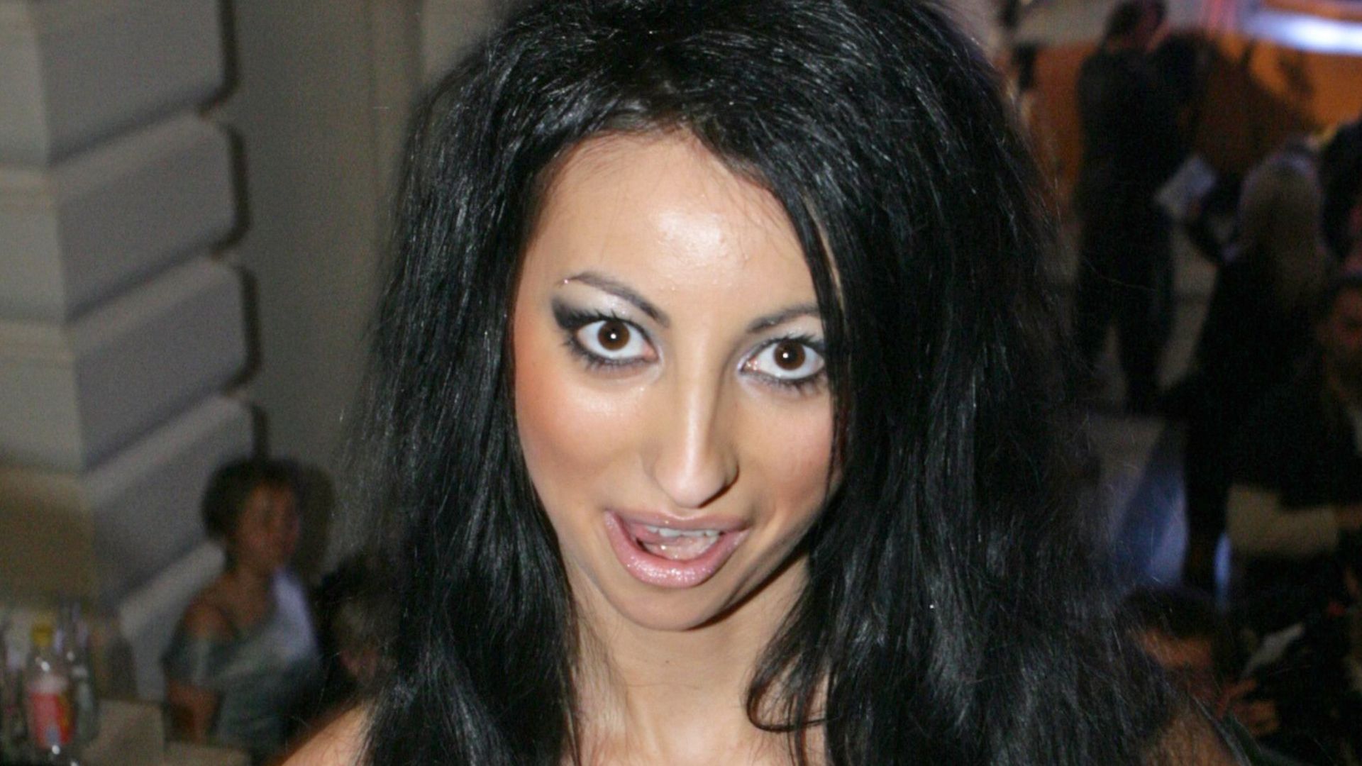 Odmieniona Jolanta Rutowicz pręży się w LATEKSIE i króliczych uszach przy luksusowej furze. Stęskniliście się? (FOTO)