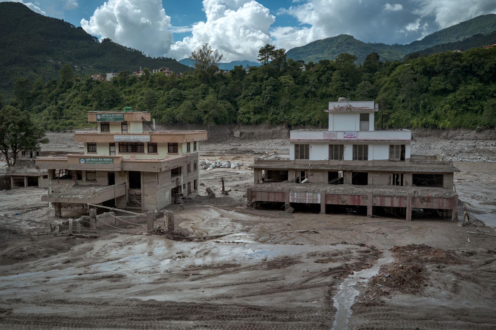 Tragiczny bilans powodzi w Nepalu. Wiadomo, ilu Polaków tam przebywa