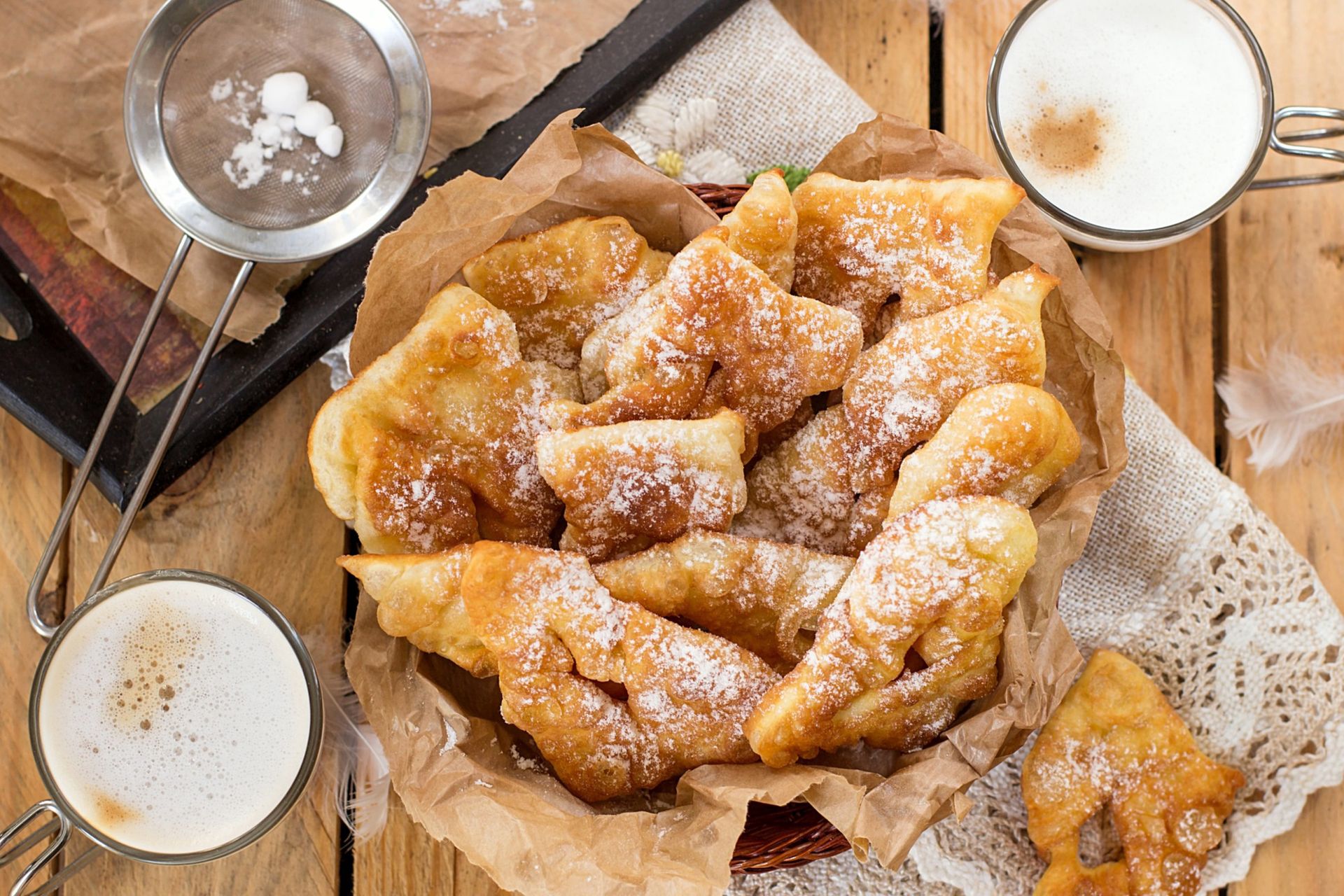 Takich faworków nie kupicie w cukierni. Jeden składnik sprawia, iż są lekkie i chrupiące