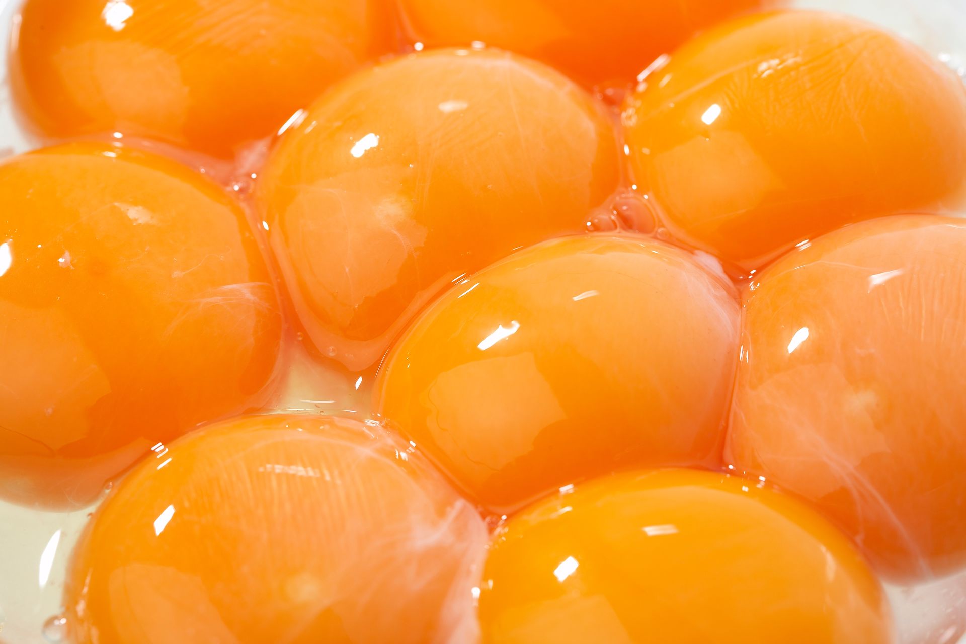 Wbijam do miseczki i zalewam oliwą. Kremowe smarowidło do chleba w pół godziny