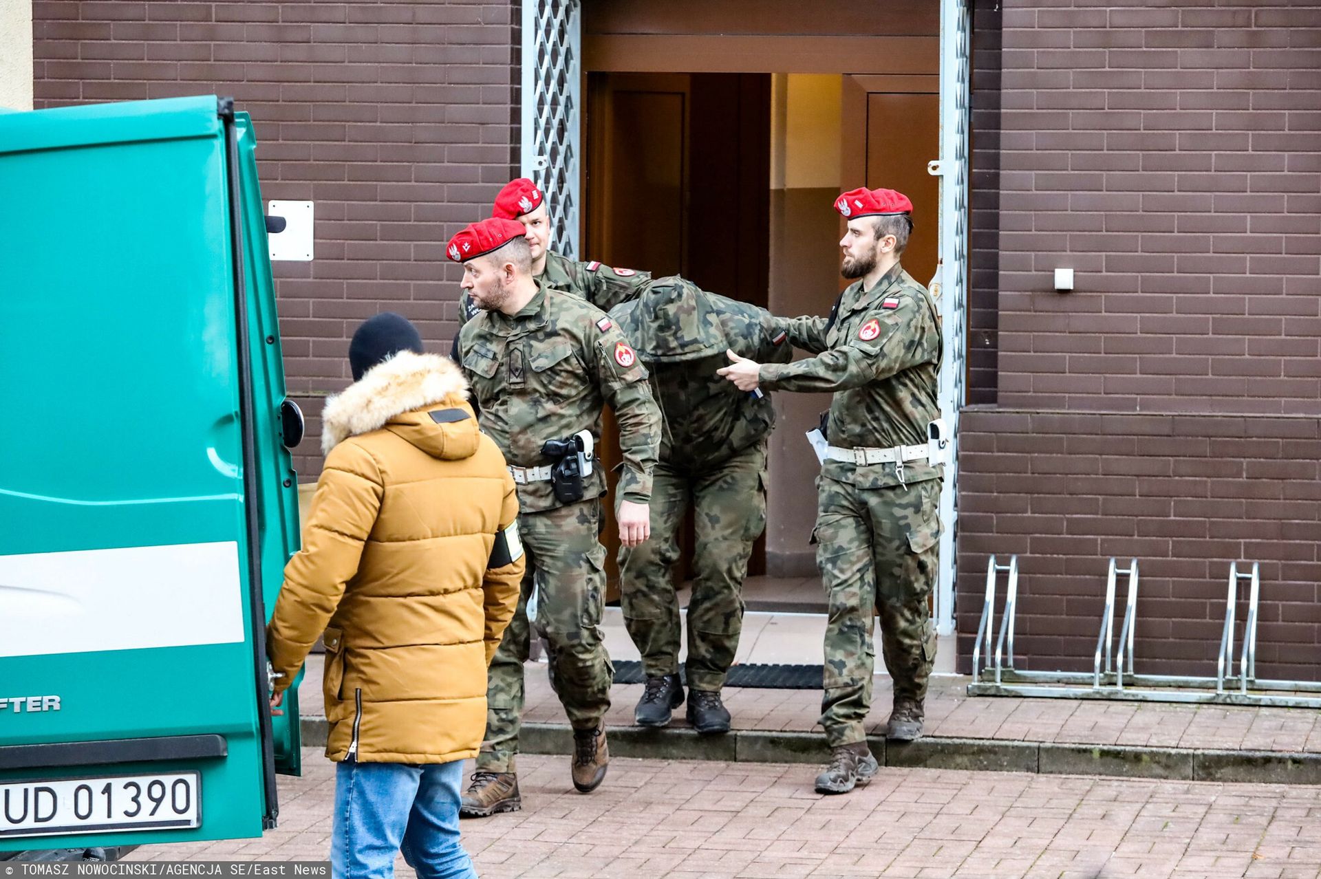 Żołnierz strzelał do auta. Biegli: był niepoczytalny