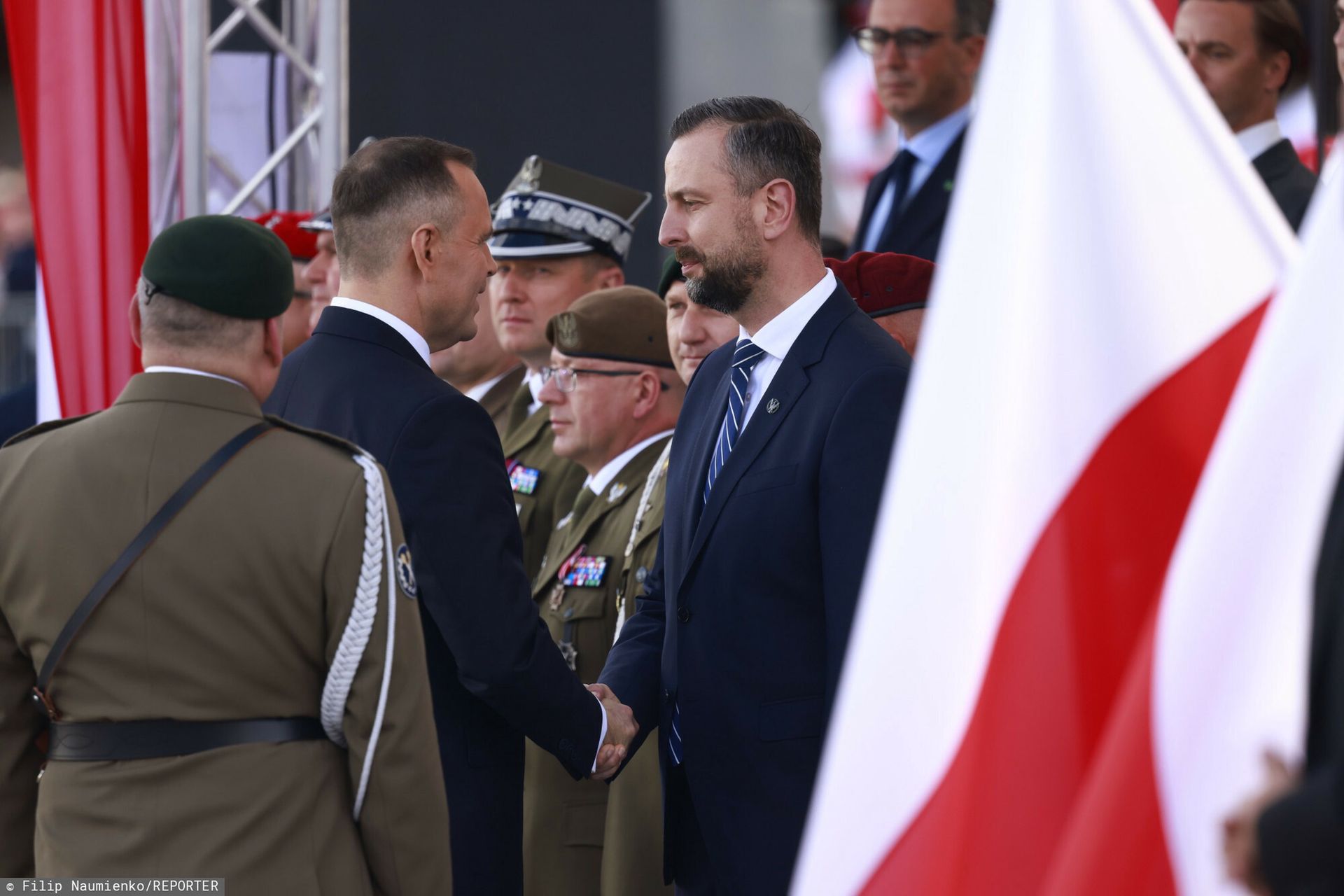 Wicepremier pojawił się na placu. Nagle rozległo się buczenie