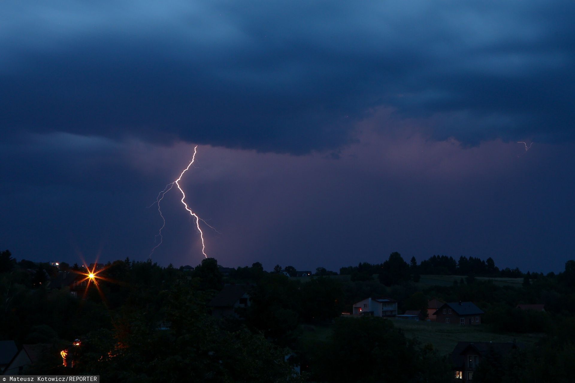 Zginęli od uderzenia piorunem. Dramatyczne dane z Bangladeszu