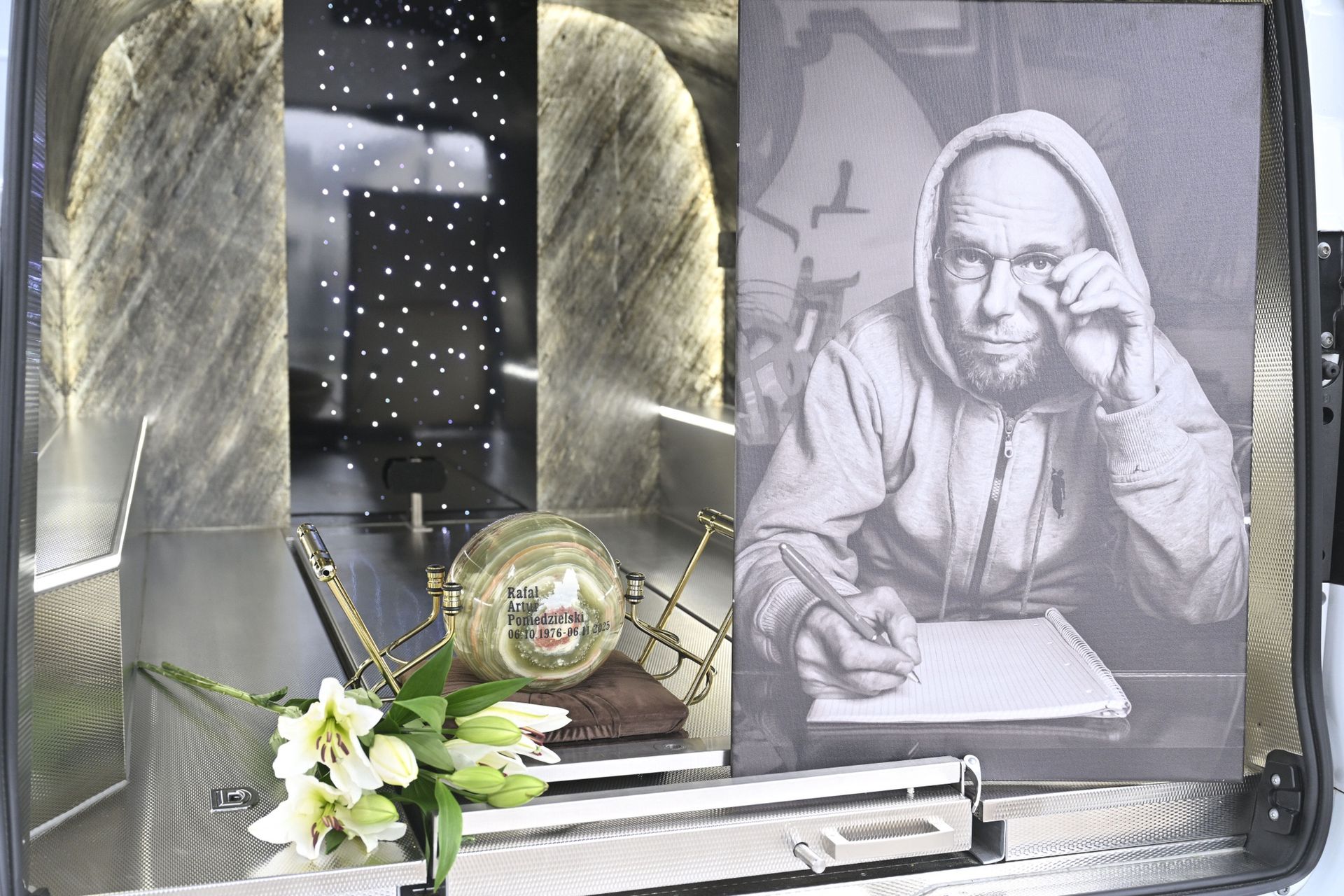 Tłumy na pogrzebie Pono. Warszawa żegna pioniera hip-hopu