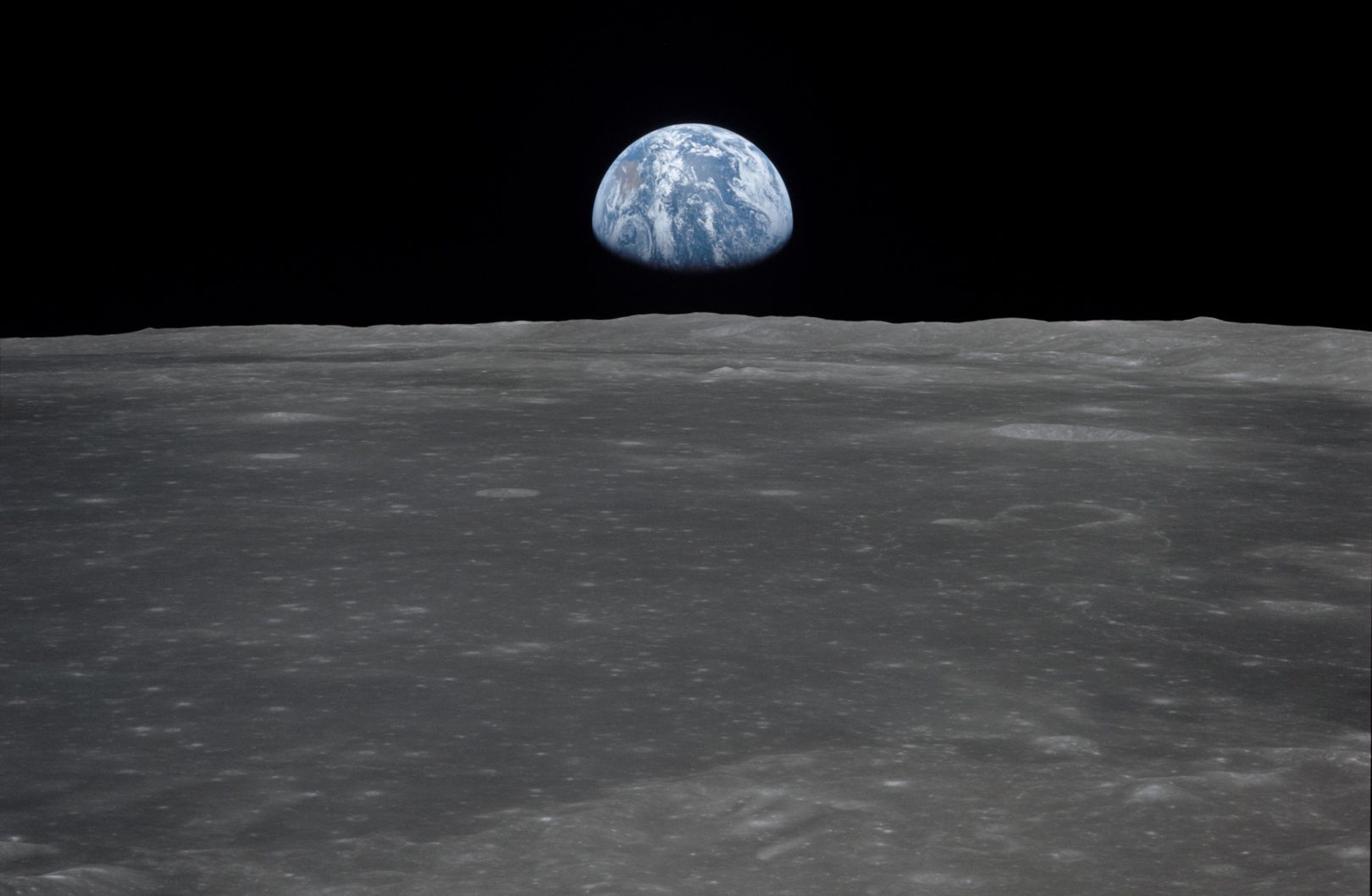 Ziemska atmosfera na Księżycu. Jak to w ogóle możliwe?