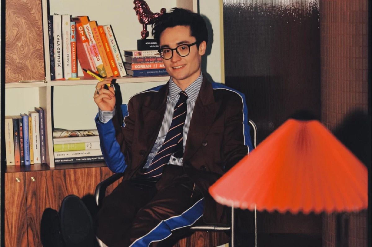 Influencer kulinarny reklamuje książki na Vinted