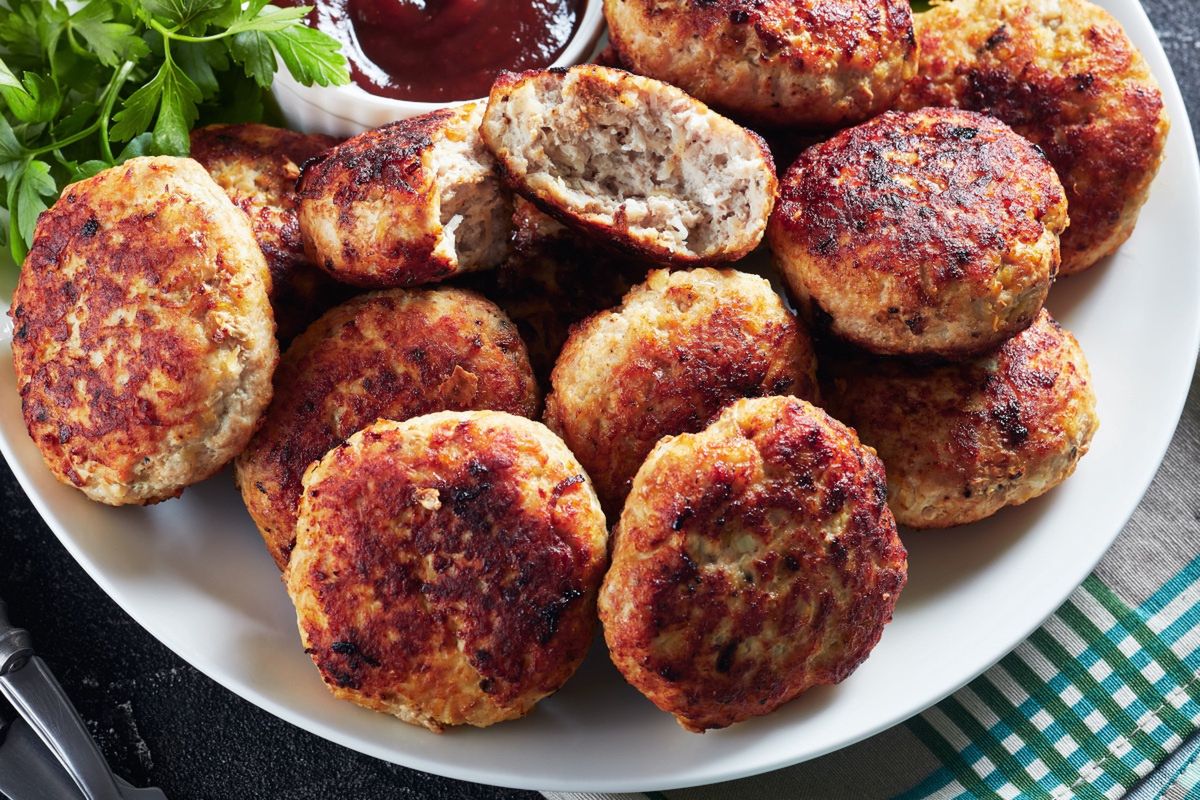 Wystarczy łyżka do masy. Mielone będą delikatne, soczyste, ale z chrupiącą skórką