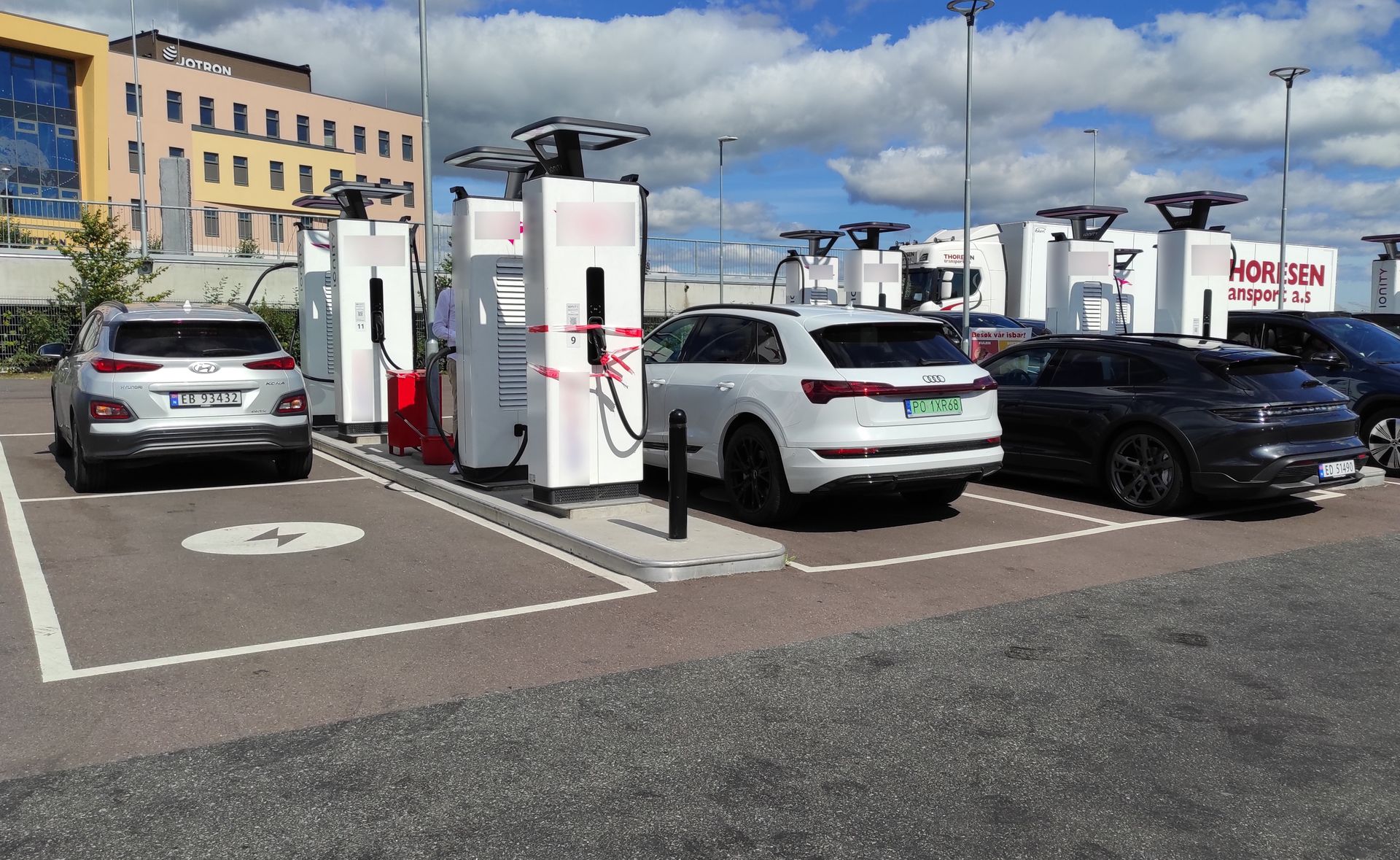 Elektryczne auta zdrowsze dla użytkownika? Uważaj podczas ładowania