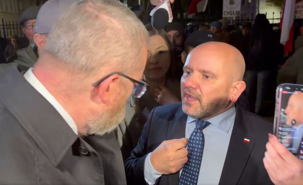 Scysja przed TK. Poseł PiS nerwowo zareagował na widok Brauna