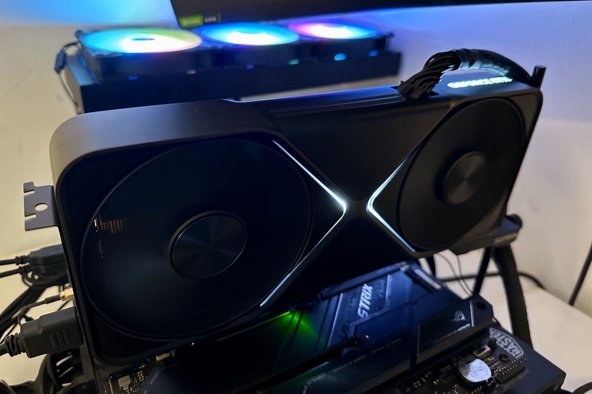 GeForce RTX 5090 w Polsce choćby za 35 tys. zł. Skąd te ceny?