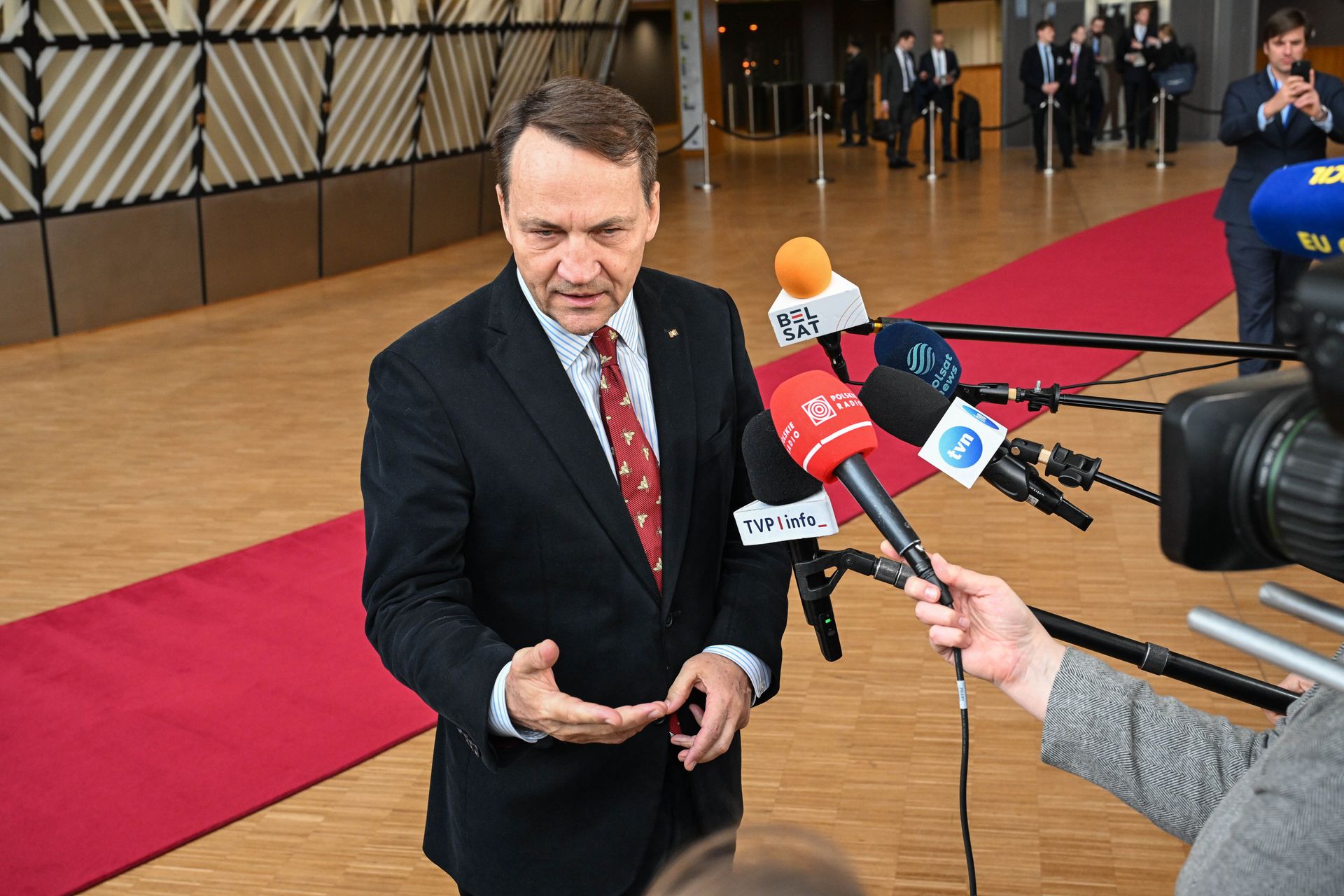 USA proszą o pomoc. Sikorski: "Rozważymy to"