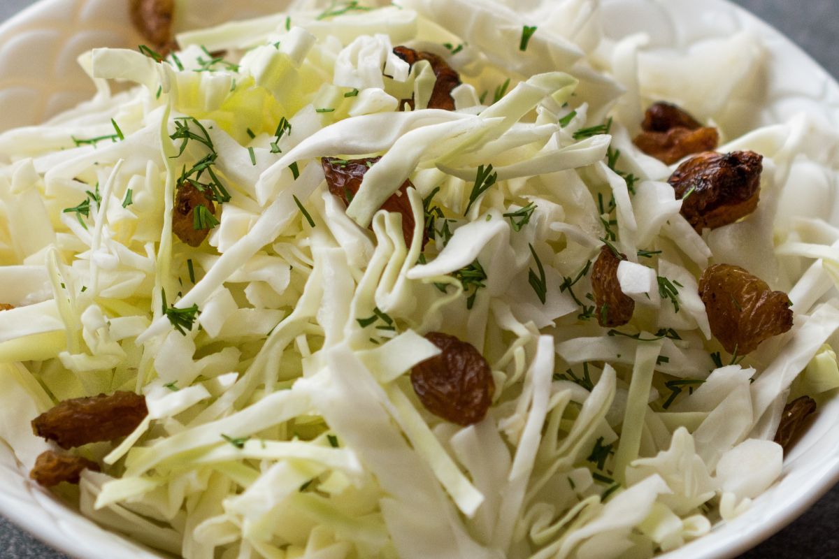 Zamiast do sernika, wrzucam garść do kiszonej kapusty. Nikt nie wydłubuje, wszyscy chwalą