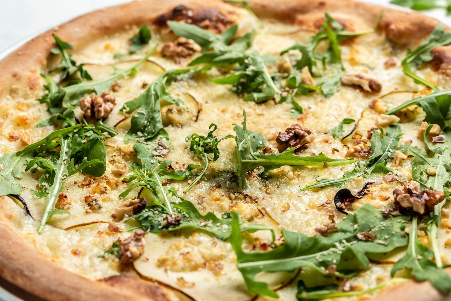 Popularna alternatywa dla sosu pomidorowego. Pizza jedna z najlepszych, jakie jadłam