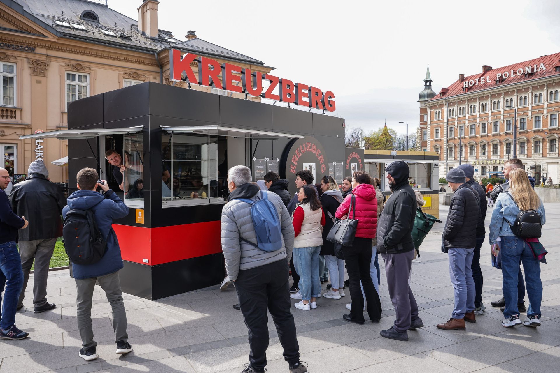 Mieszkańcy Krakowa wściekli na budę Chajzera. Urzędnicy zabrali głos