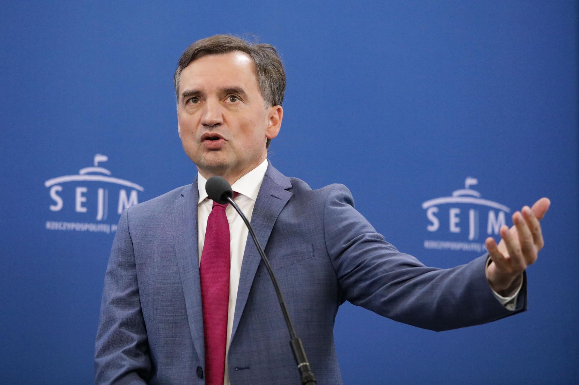 "Bezprawne działanie". Prezes TK pisze do szefa policji w obronie Ziobry