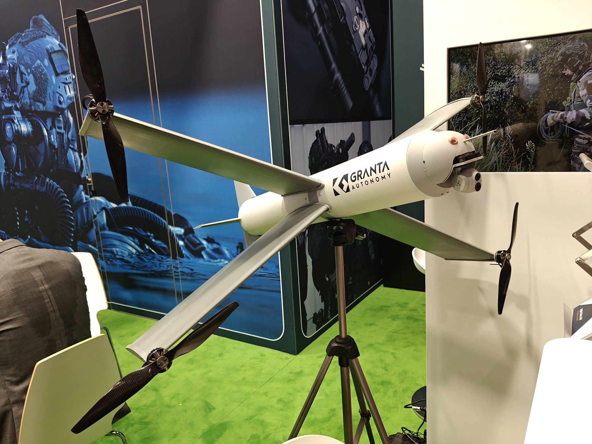 Litewski X-wing z AI. Został opracowany w rok i niedługo trafi na front