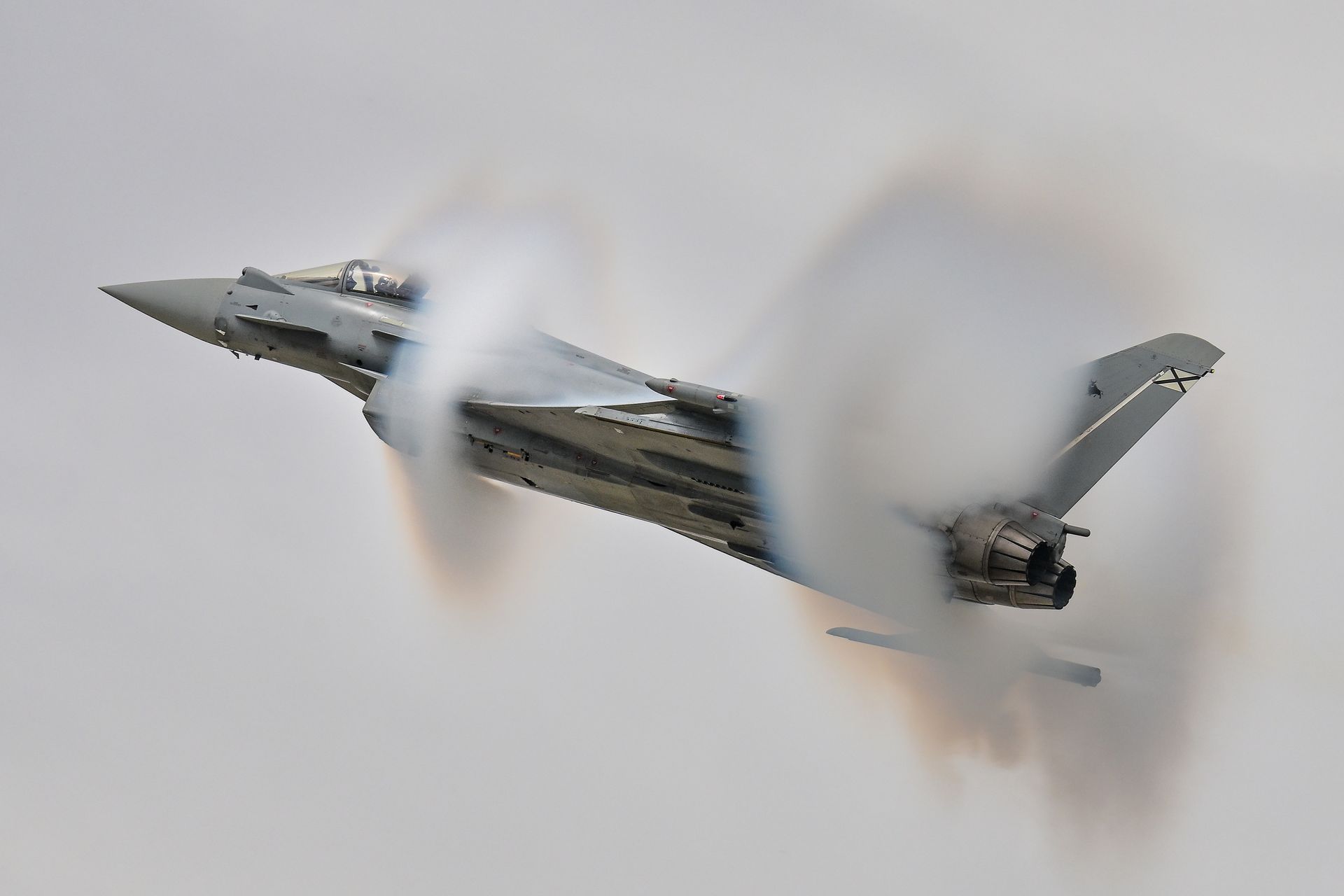 Huk nad Wielkopolską. Myśliwce przekroczyły barierę dźwięku