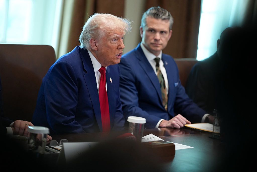 Co z bronią, która miała trafić do Ukrainy? Trump i Hegseth zdecydują