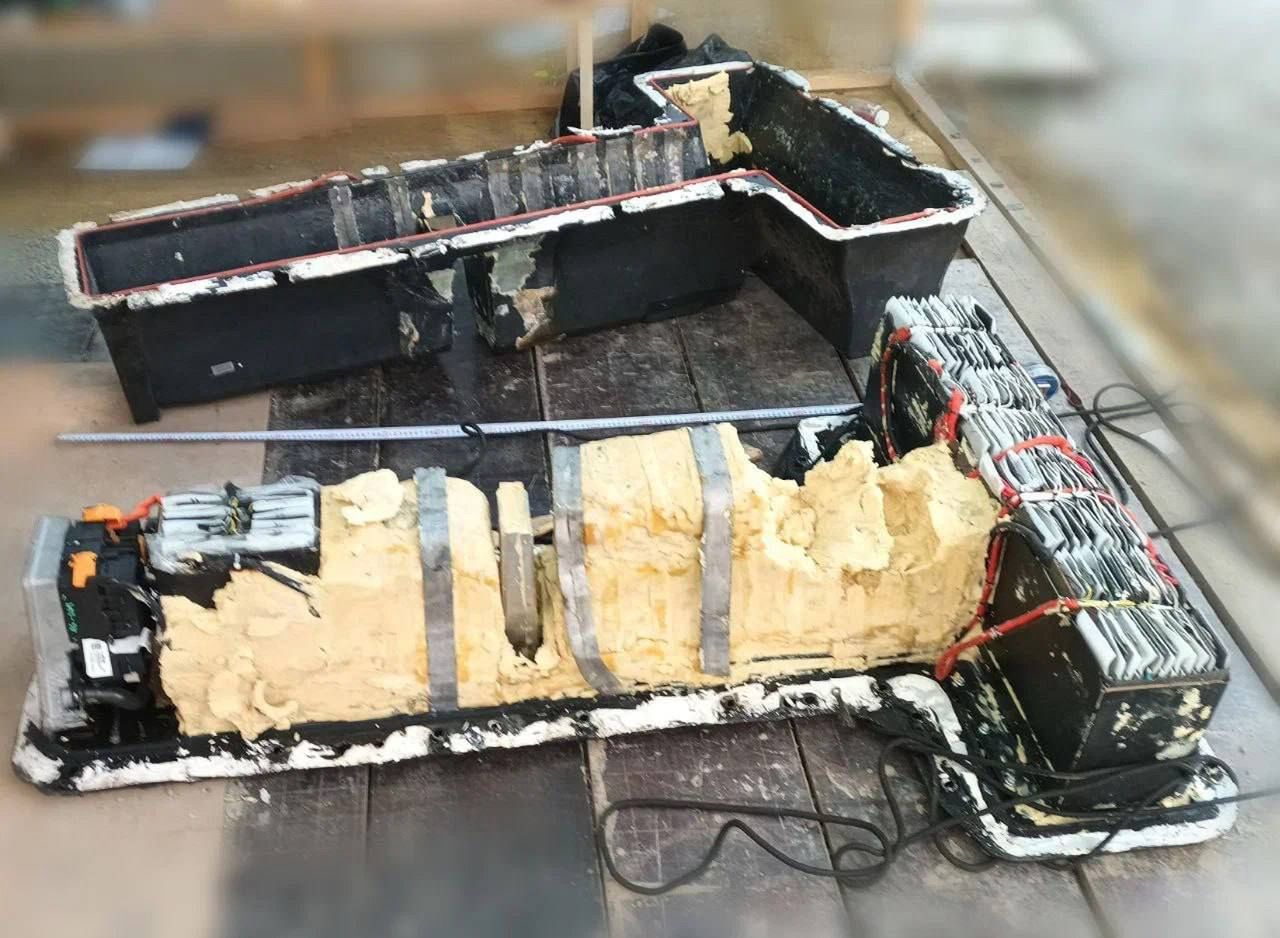 Wstrzymali ruch samochodów elektrycznych przez Most Krymski. Boją się eksplozji