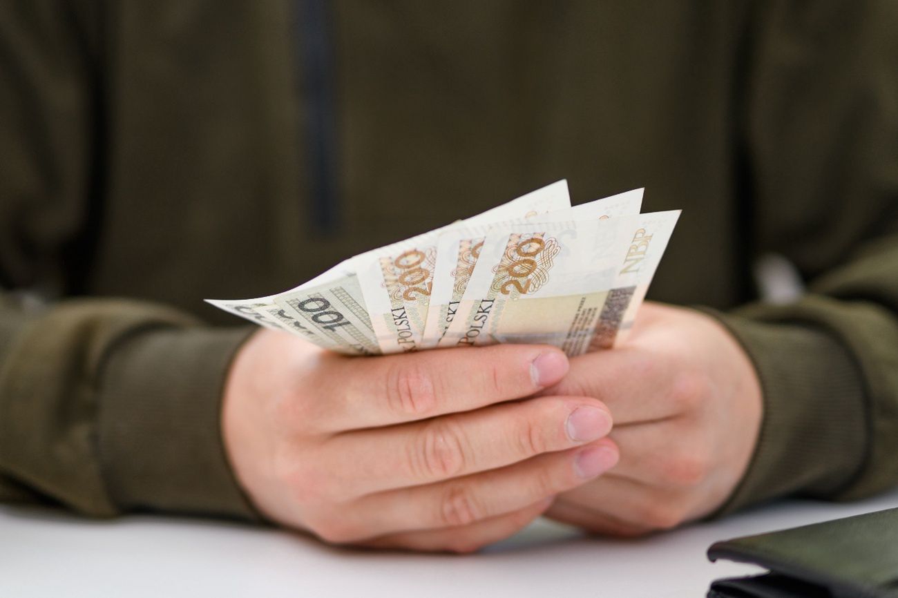 Ile trzeba zarabiać na 8 tys. zł emerytury? Mamy wyliczenia