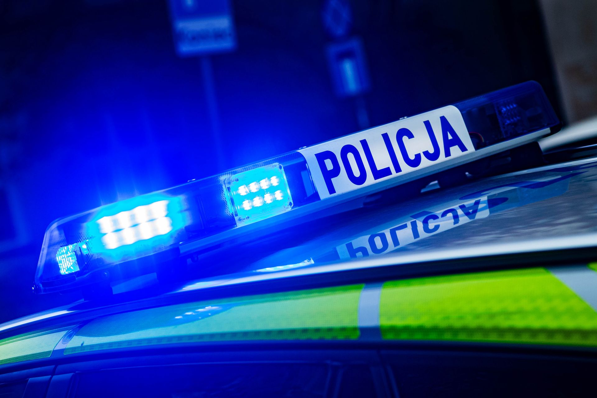 Policjanci uratowali przed wychłodzeniem mężczyznę. Był pijany