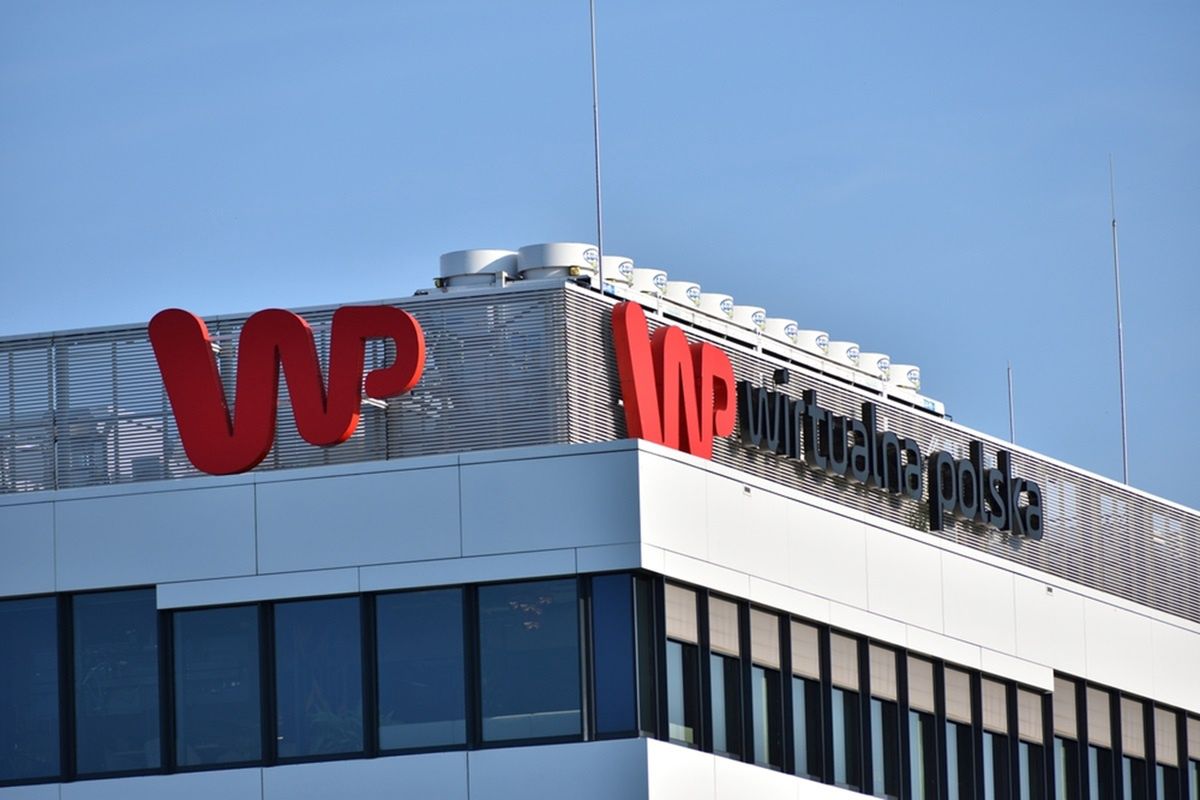 Wirtualna Polska wykosztowała się na turystykę, a w reklamie nie widzi wzrostu. Inwestorzy pokazują kciuk w dół