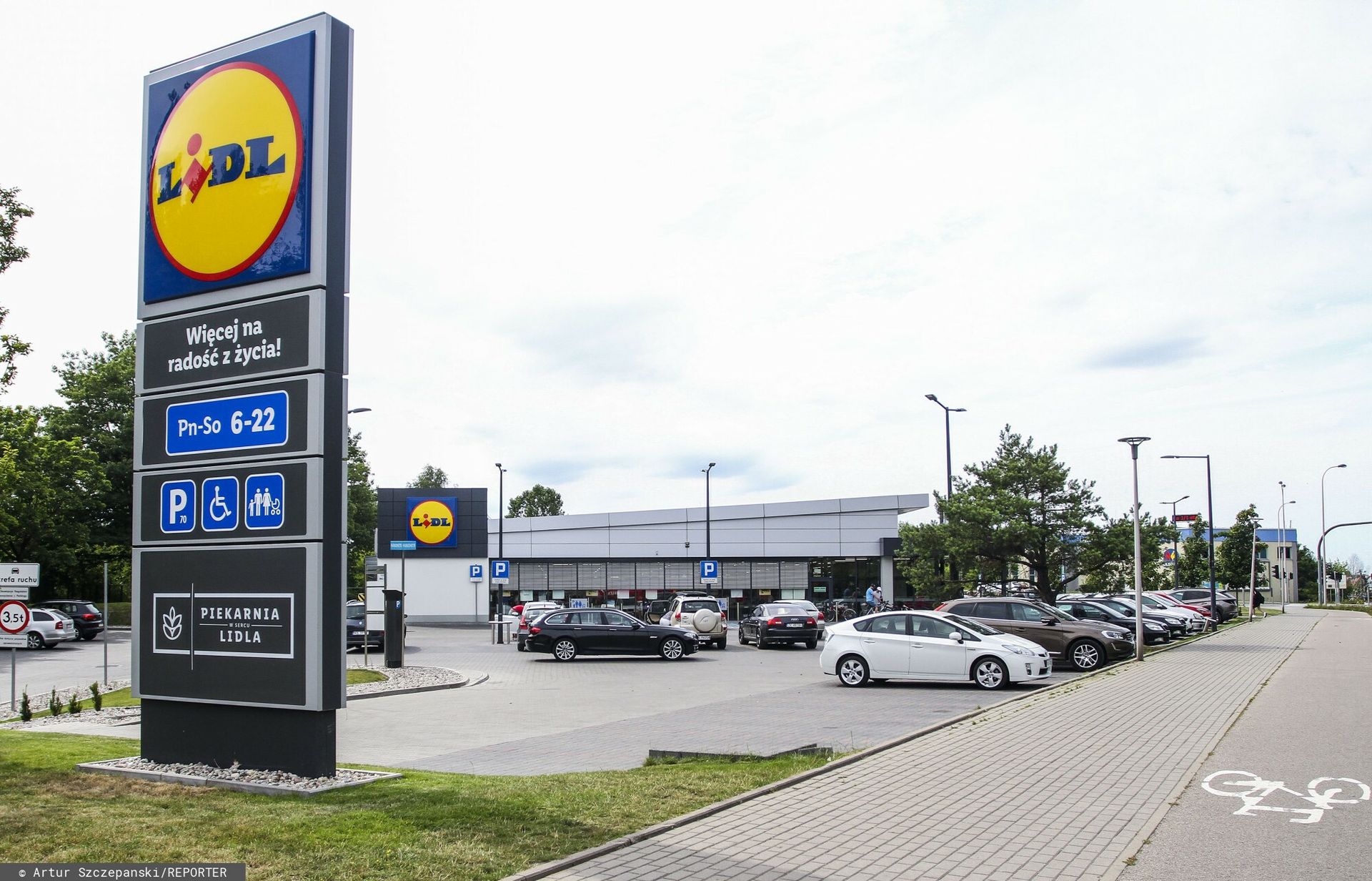Nowy system na parkingach Lidla. Oto na czym polega