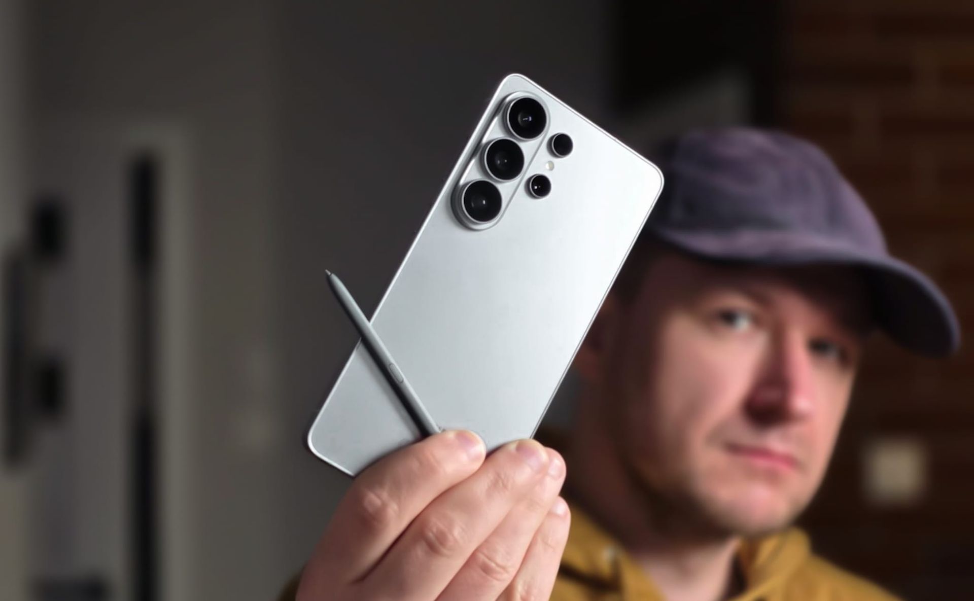 Rynek telefonów wpada w dołek. Jeden producent może zyskać