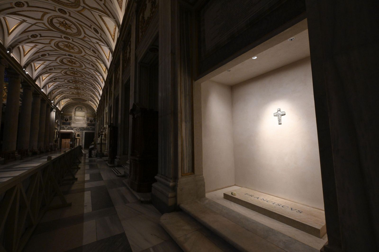 Tak wygląda grób papieża Franciszka. Jest już otwarty dla wiernych