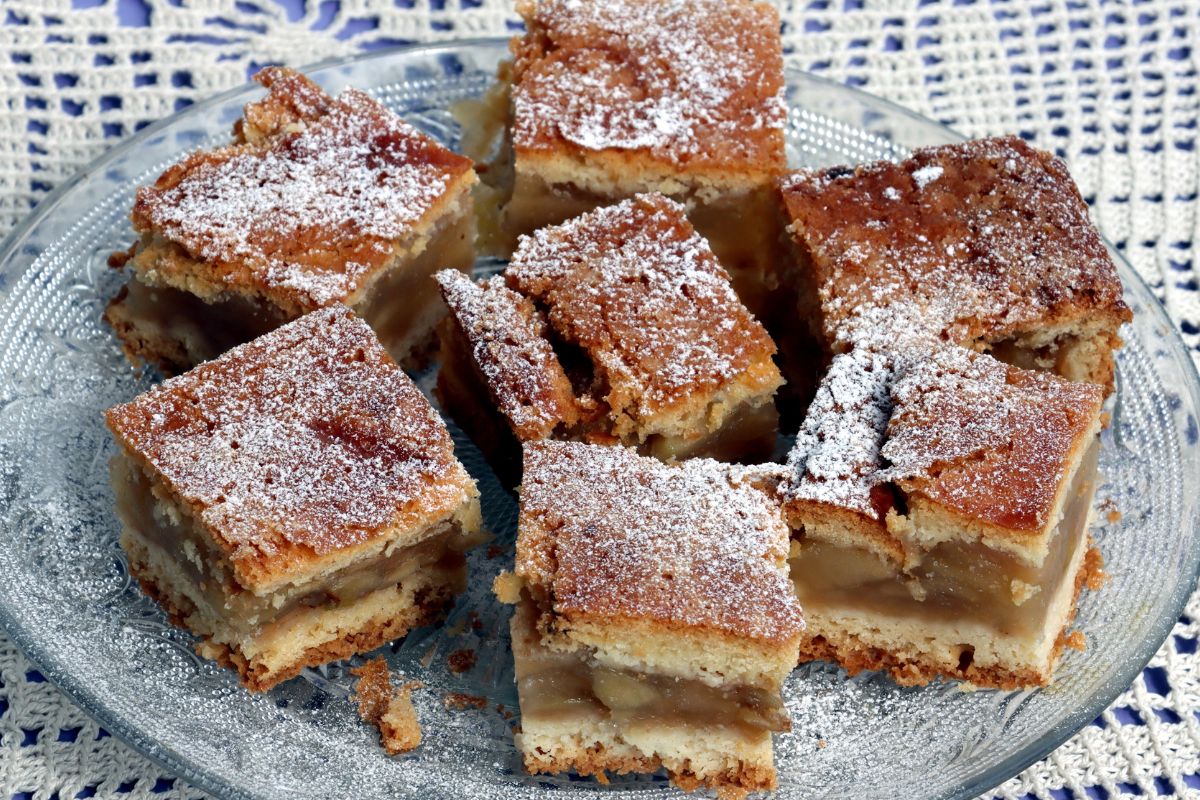 Krucho-drożdżowa szarlotka cioci. Bez zakalca od mokrych jabłek z jednym trikiem