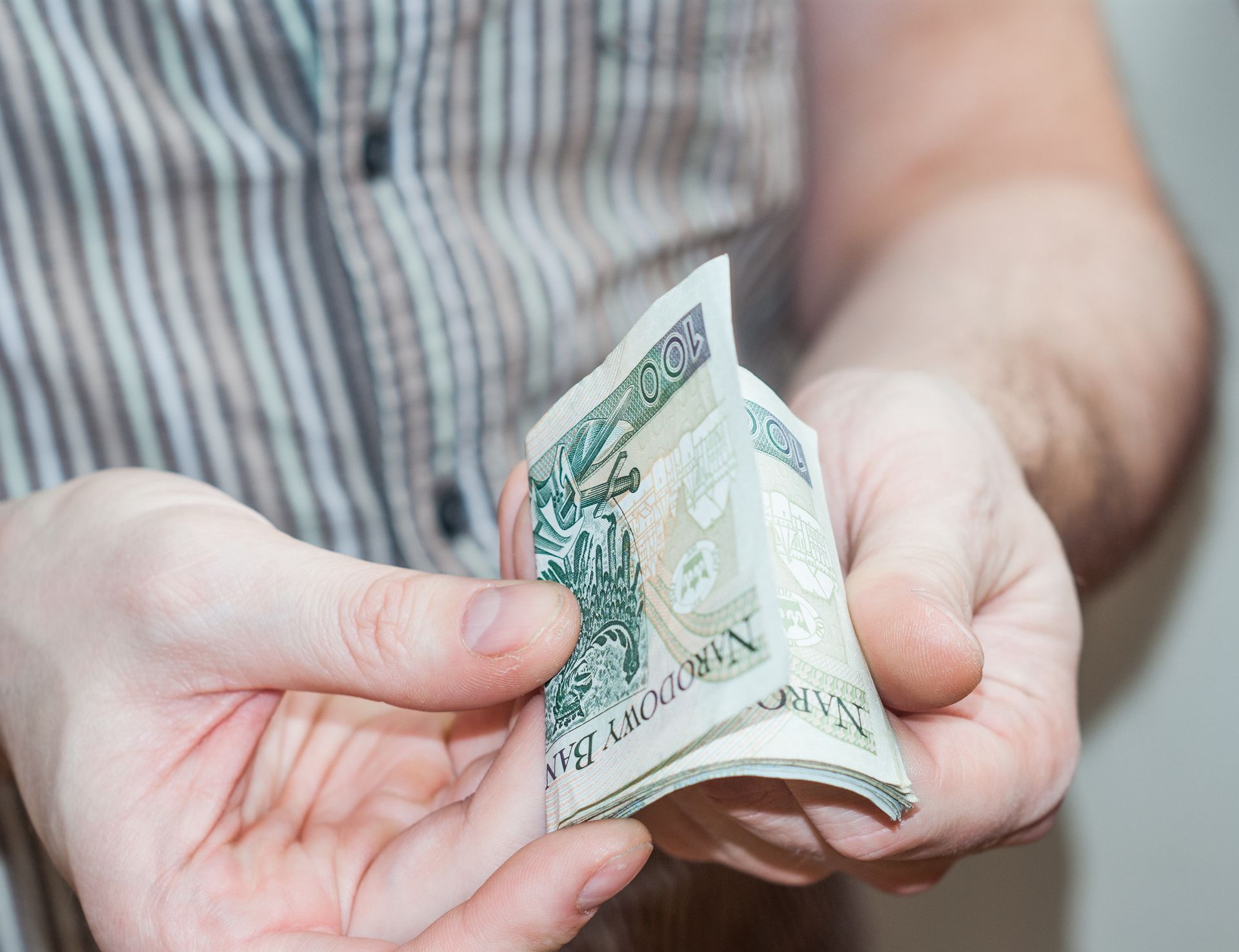 Rząd wypłaca choćby 30 tys. Chce zakończyć program. Brakuje chętnych